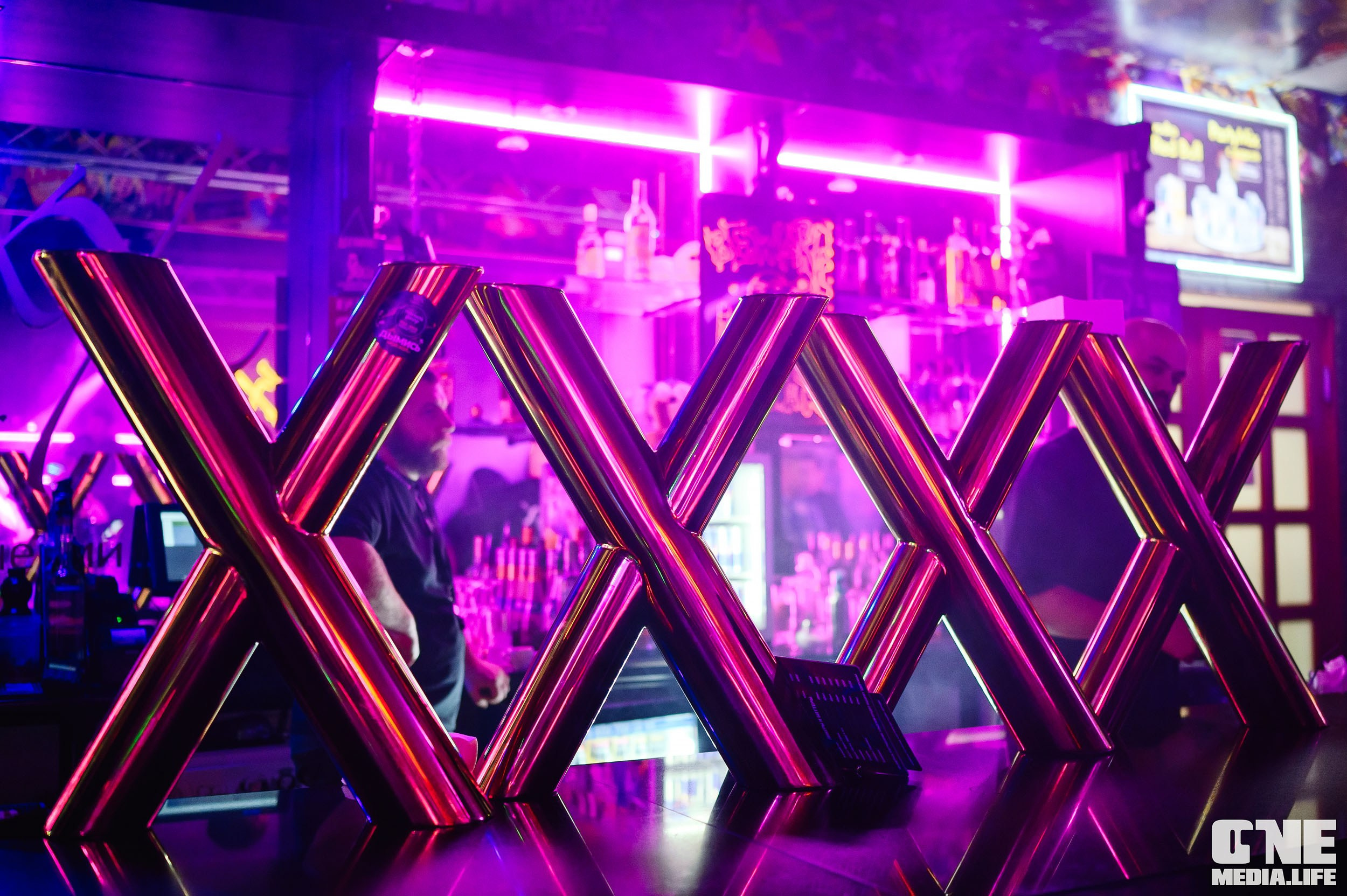 Фоторепортаж из бара XxxX. One Media Life: фоторепортажи, фотоотчеты с мероприятий и заведений