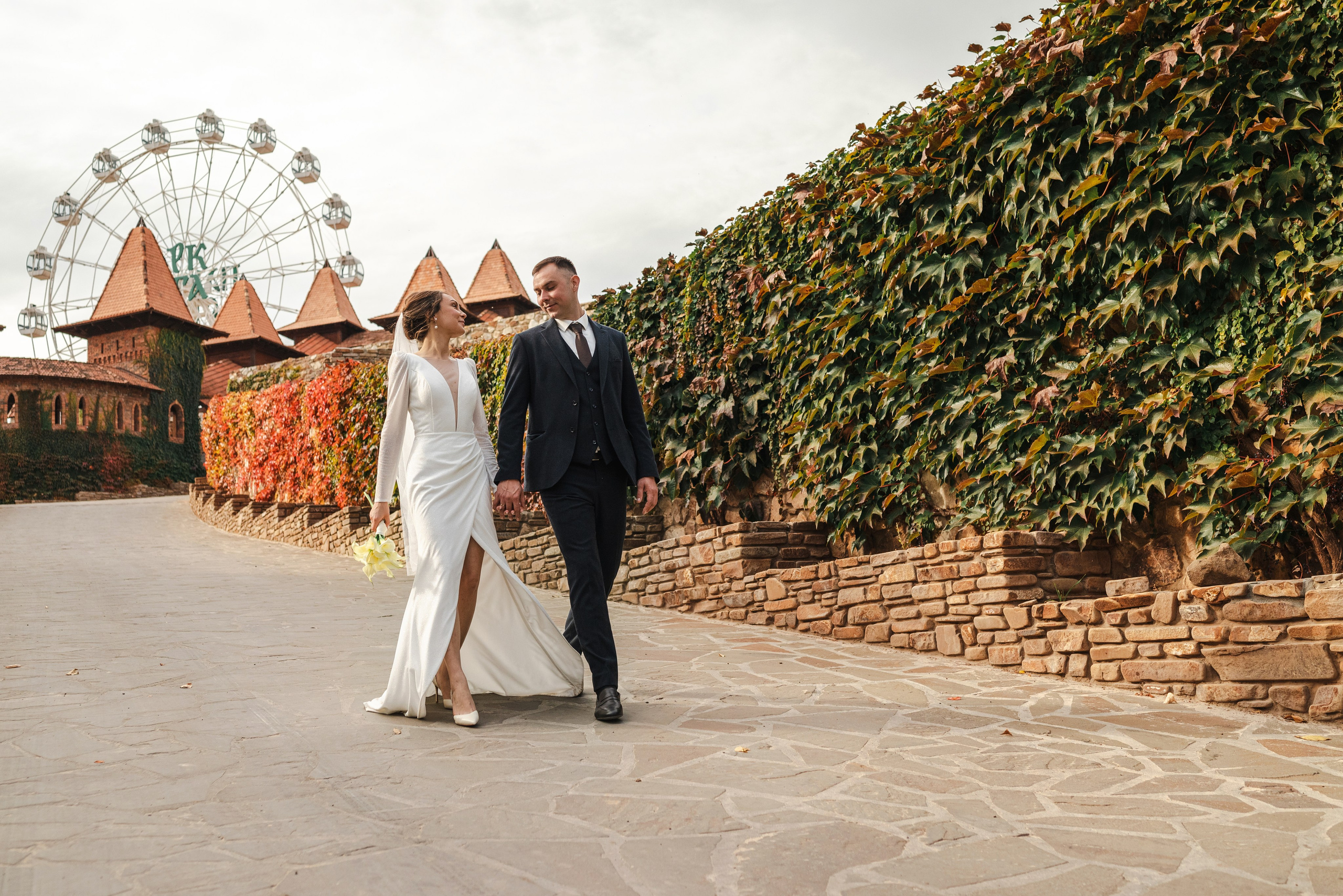Свадебная фотосессия в Каменске-Шахтинском парке Лога. Фотограф в Каменске-Шахтинском Ольга Сагал
