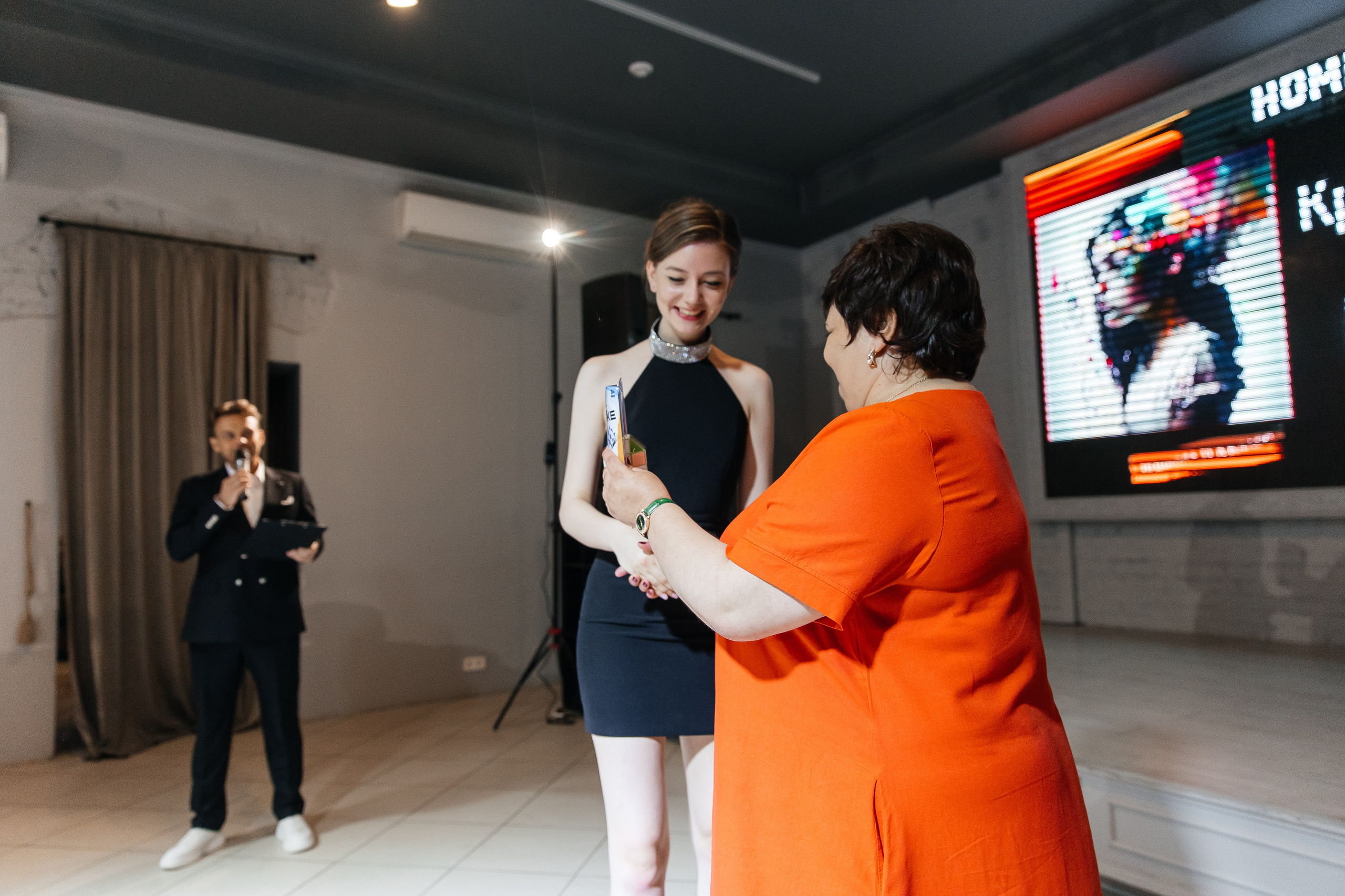 2023-06-23 Выпускной МБОУ СОШ № 10. Фотограф в Красноярске