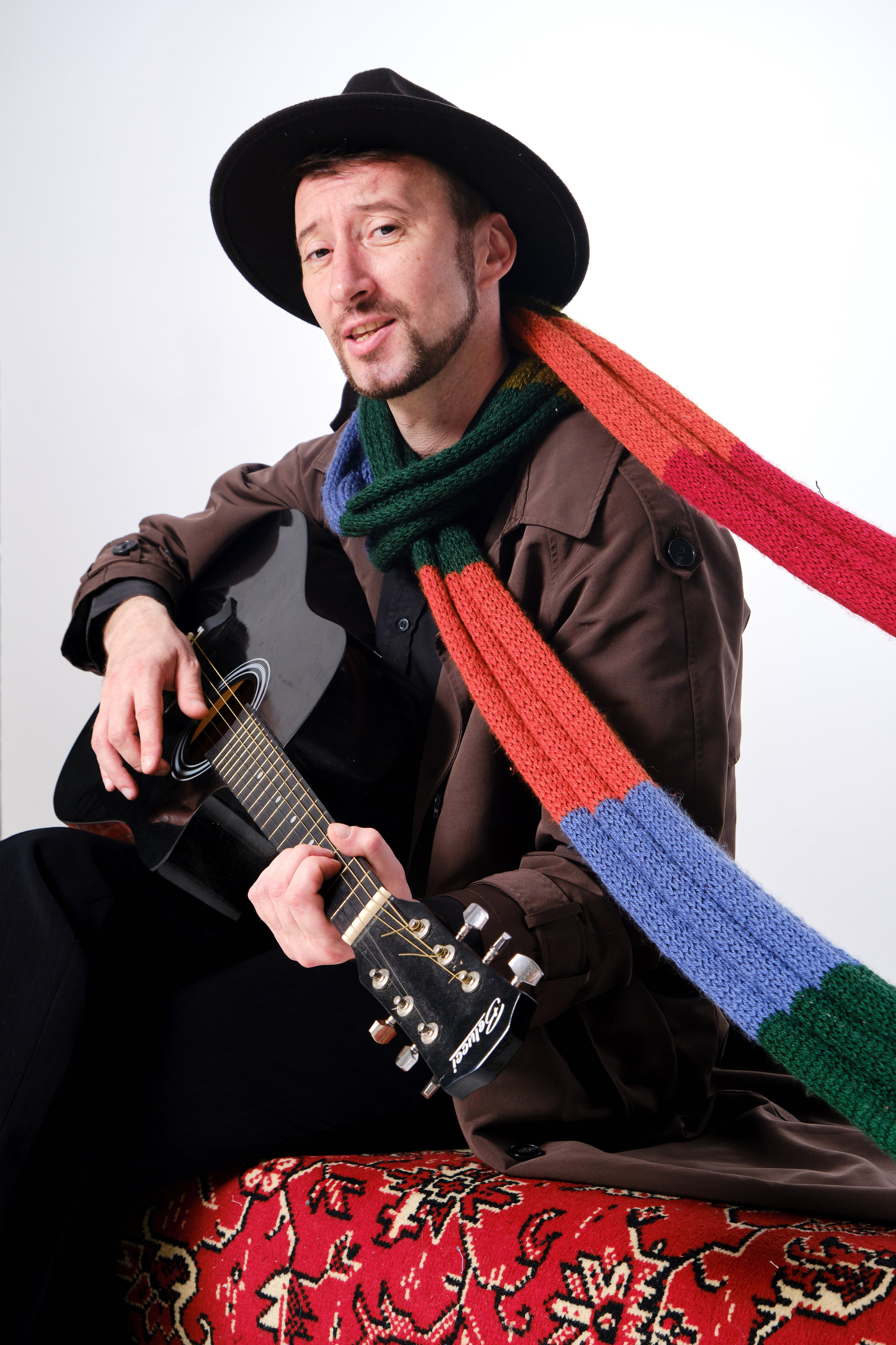 мужская портретная фотосессия на циклораме в студии в Москве фотограф Виктория Колышева