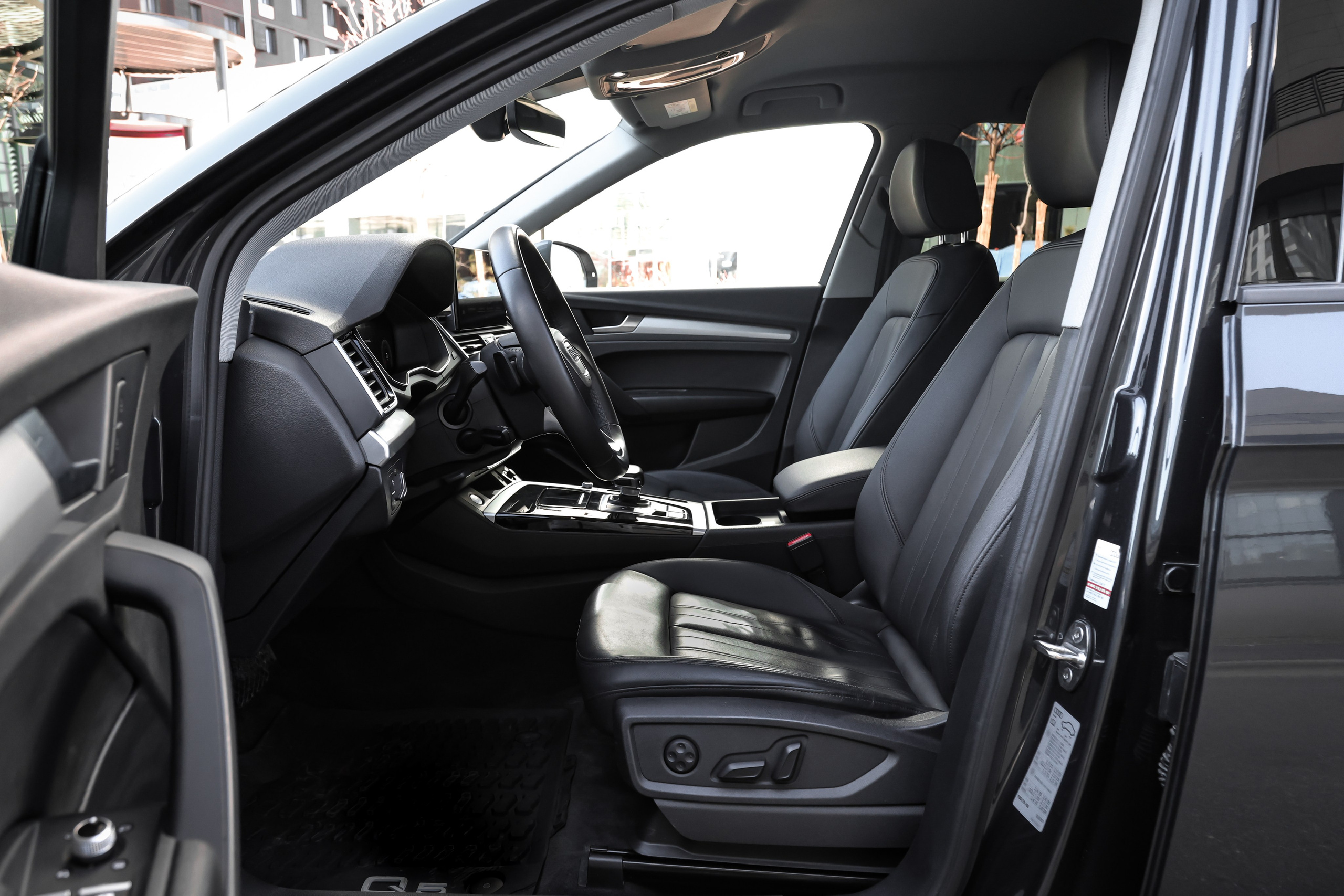 2021 AUDI Q5 Quatro. Mixturecaptures