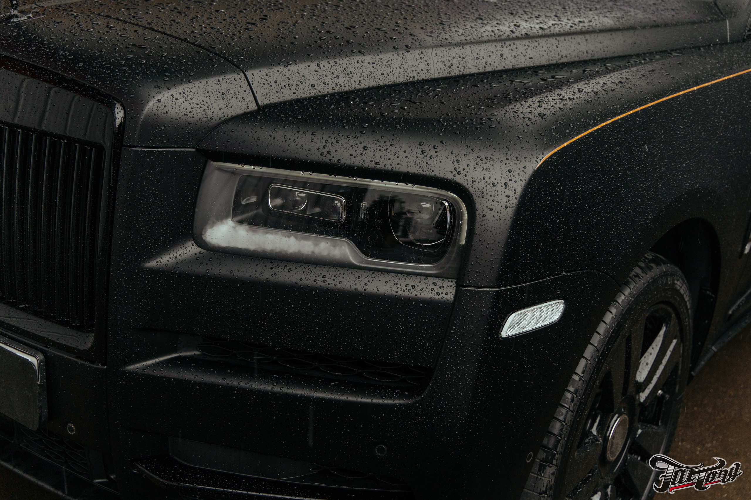 Rolls-Royce Cullinan оклейка в матовый полик, полный антихром. DeLorein