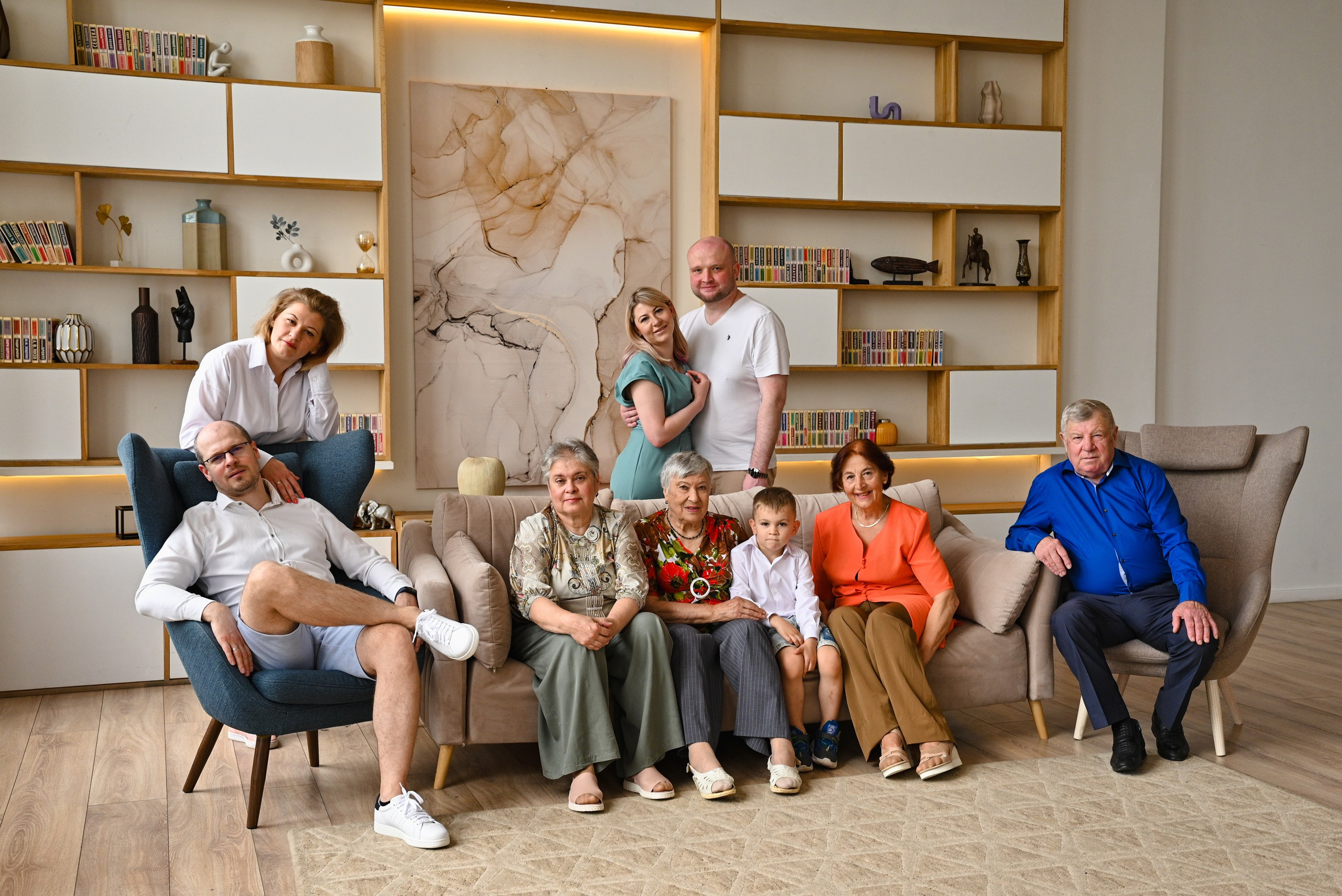 Счастливая большая семья. Компания и фотошкола по созданию контента в Москве