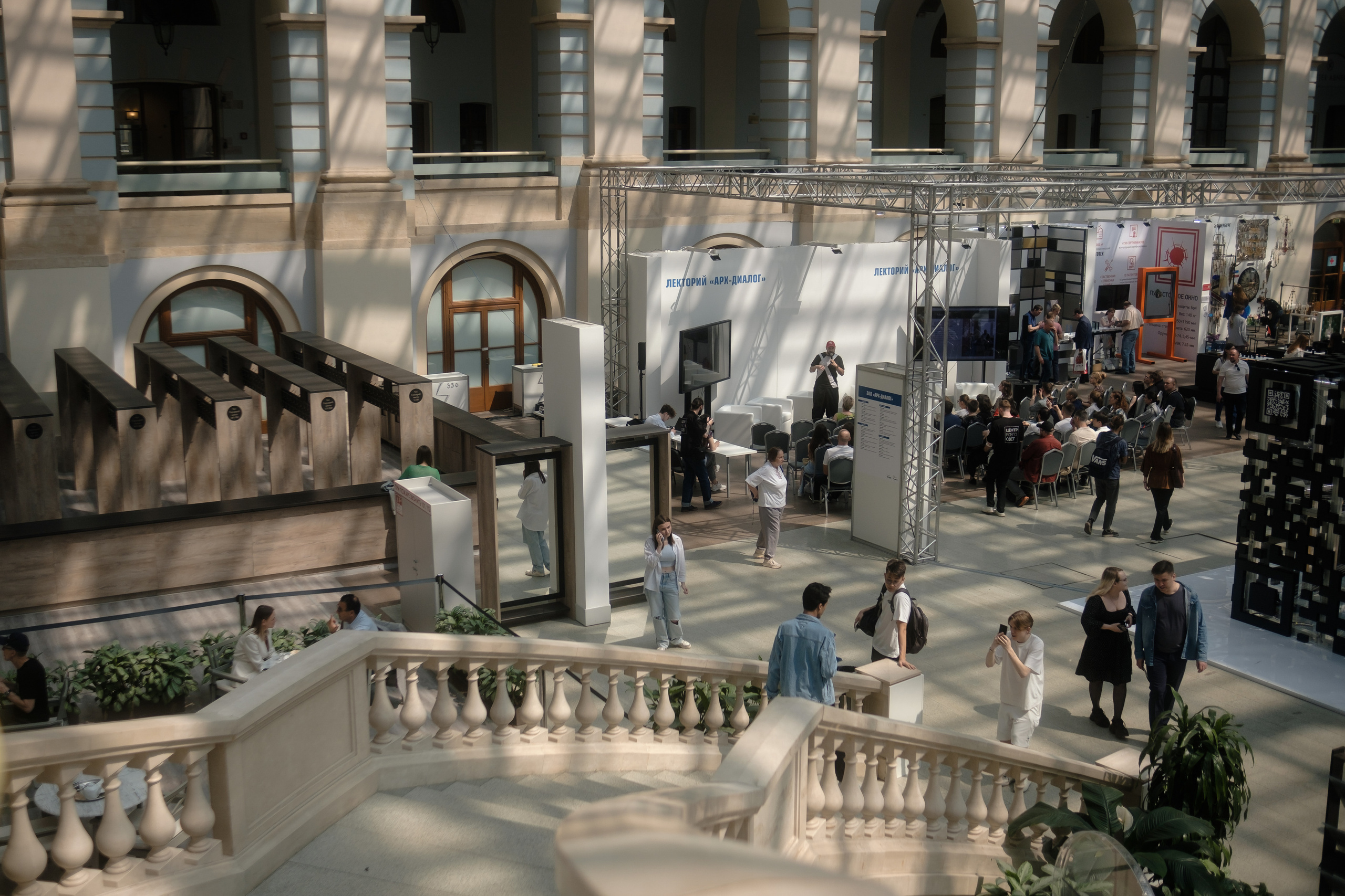 Арх Москва 2023. Репортаж — Бэки — Портреты. Москва, СПб. Алексей Назаров