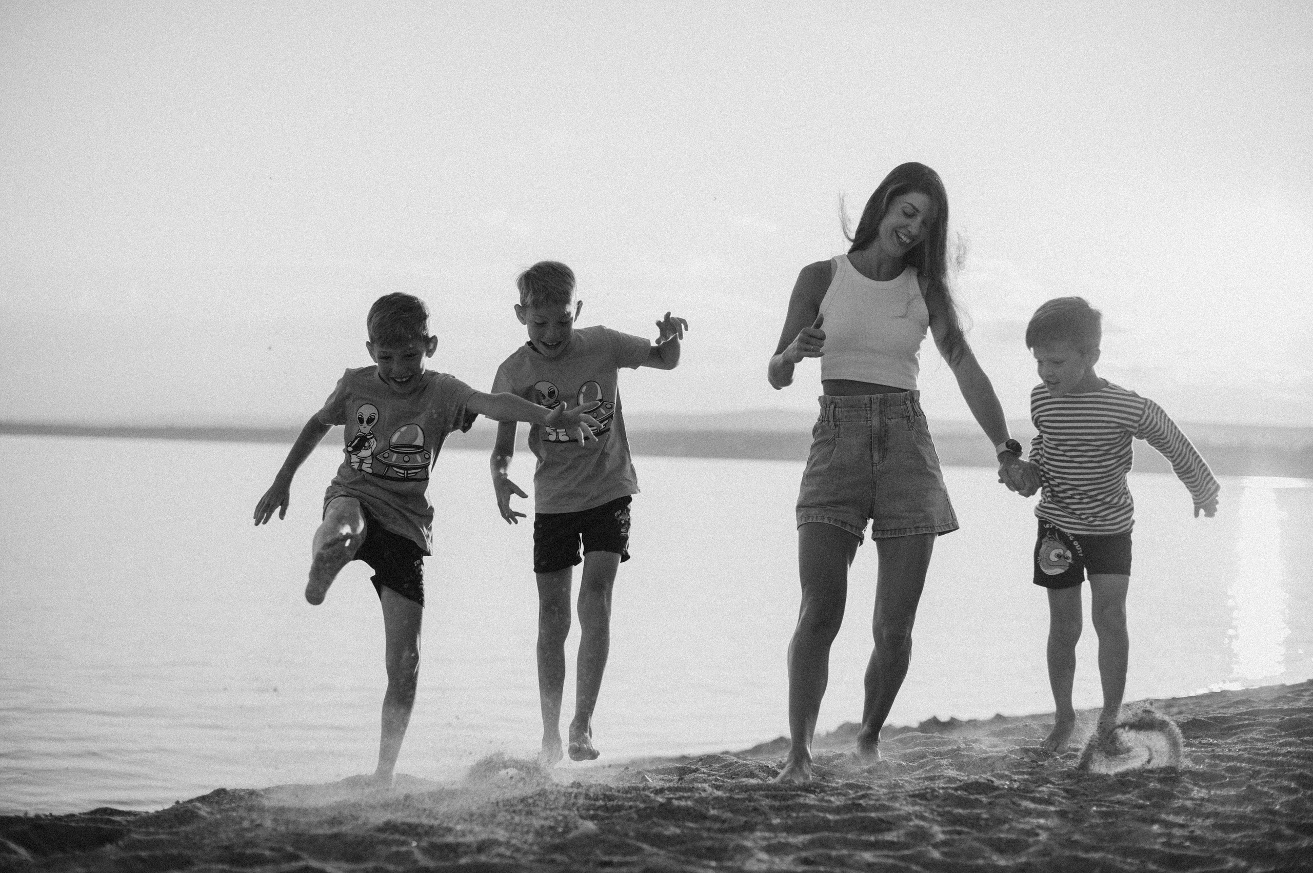 Катя и детишки на Арахлее. Фотограф Виктория Воронина