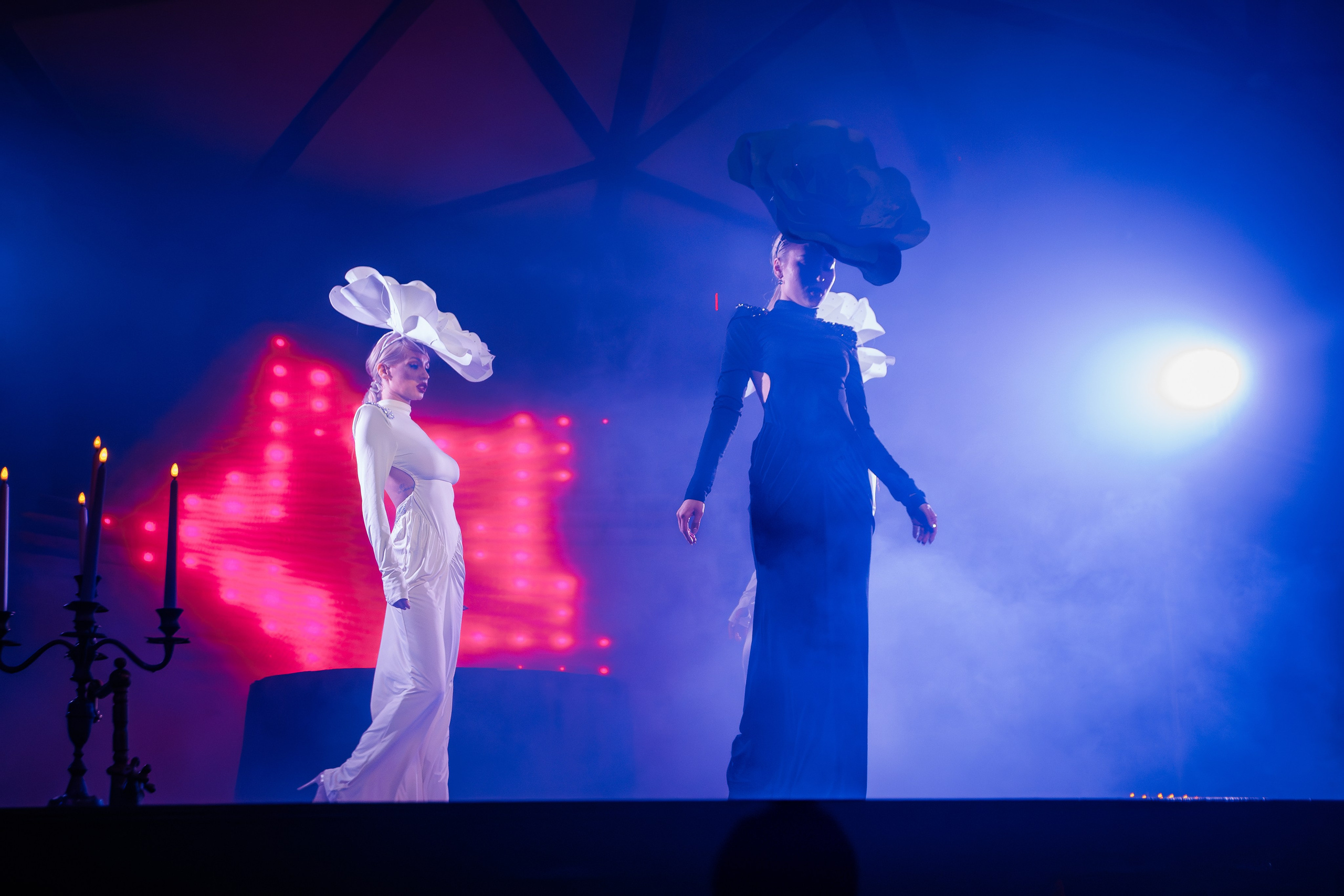 Новогодняя шоу-программа «MAGIC TIME» в PTIZZA BAR_Ялта_31.12.2025. Аминов Руслан | Фотограф