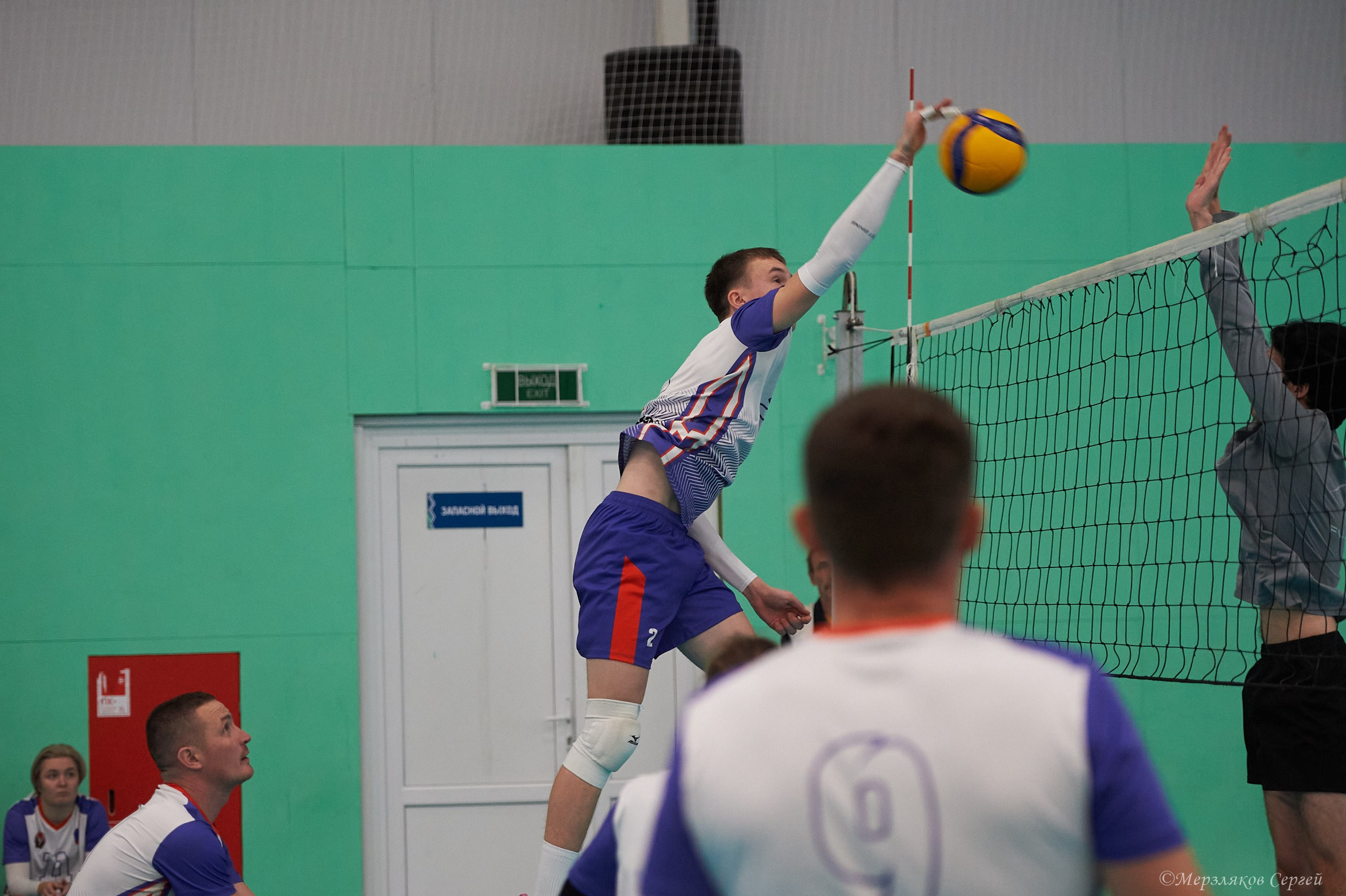 Новогодний волейбольный турнир. Ижевск. 16.12.23. Спортивный репортажный фотограф в Ижевске Сергей Мерзляков