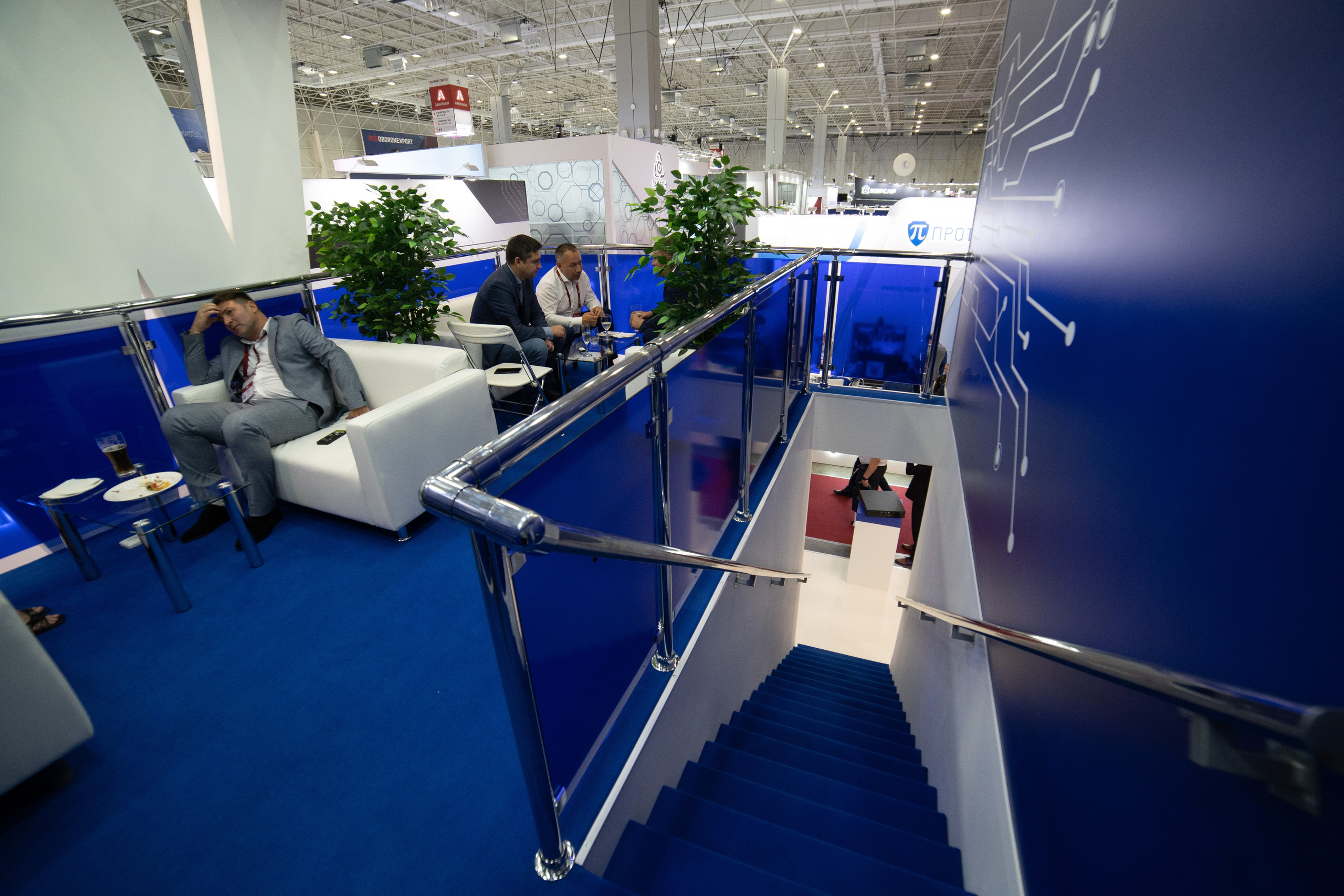 Выставочные стенды. Профессиональный портретный фотограф в Москве Владимир Глаголев