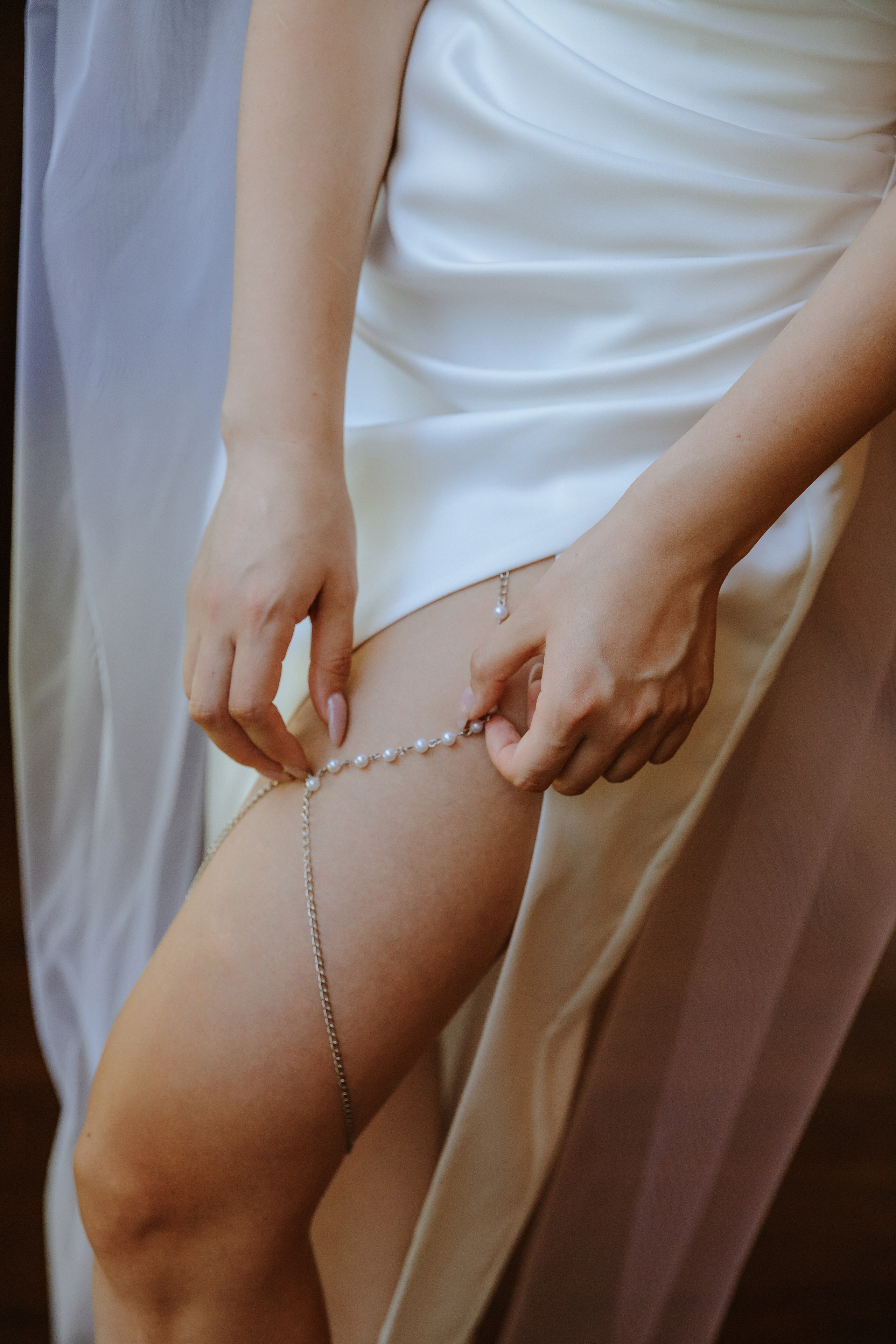 Украшение для ноги из бус для невесты.