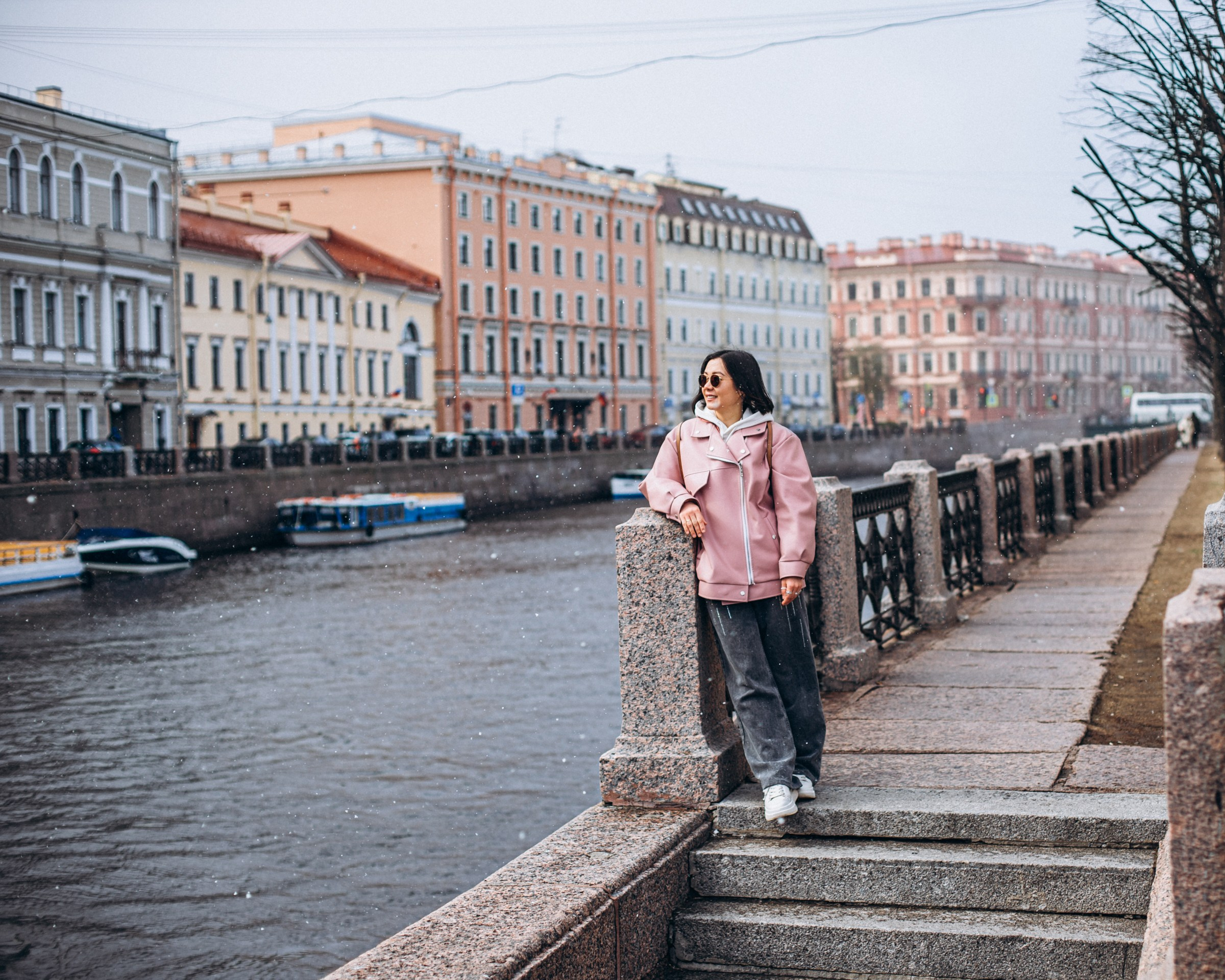 Максим и Катерина в мае. Фотопрогулка в Петербурге. Индивидуальный и семейный фотограф в Санкт-Петербурге