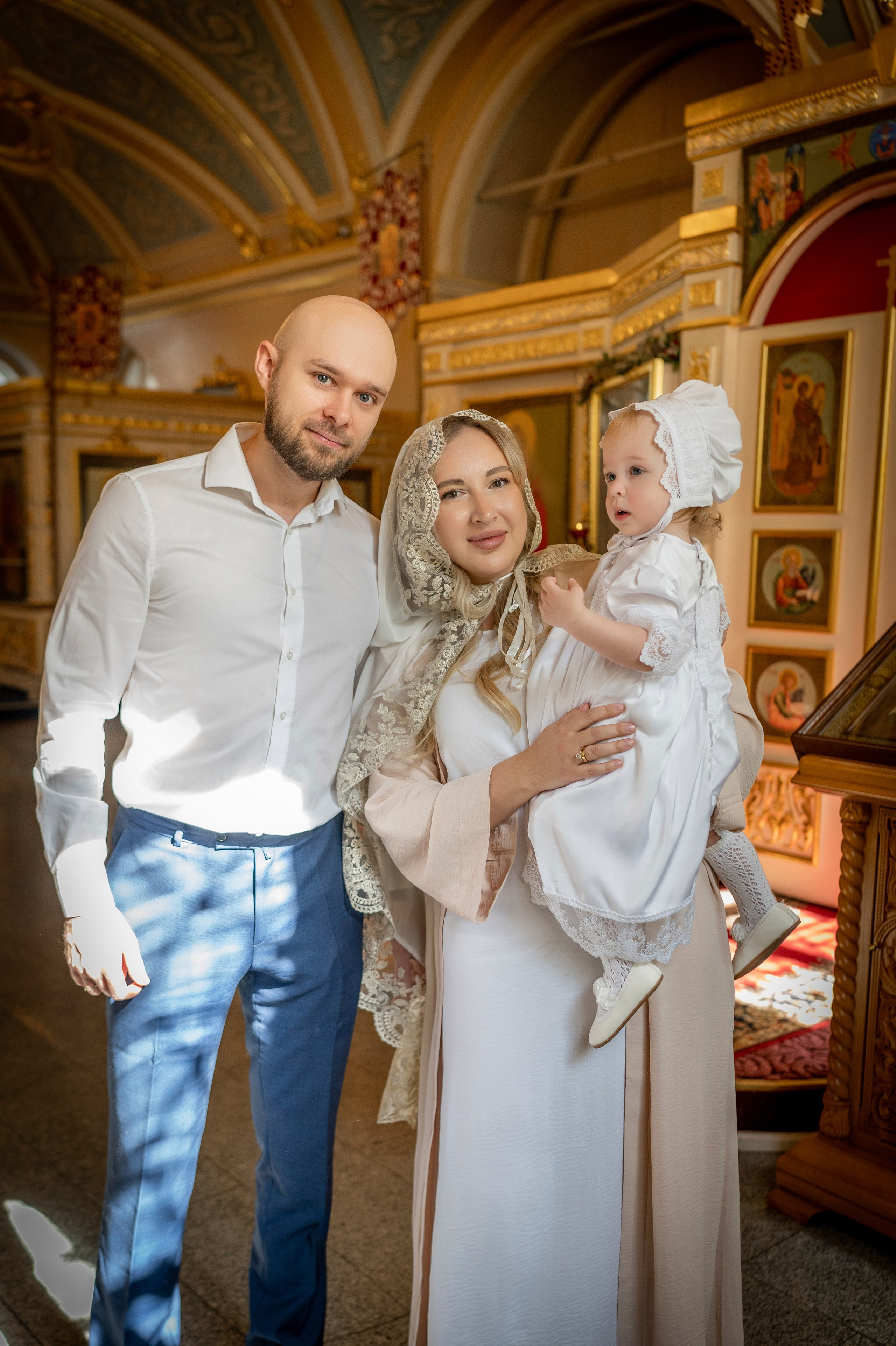 Крещение Полины. Семейный фотограф и фотограф на таинства в Москве Юлия Калайджян