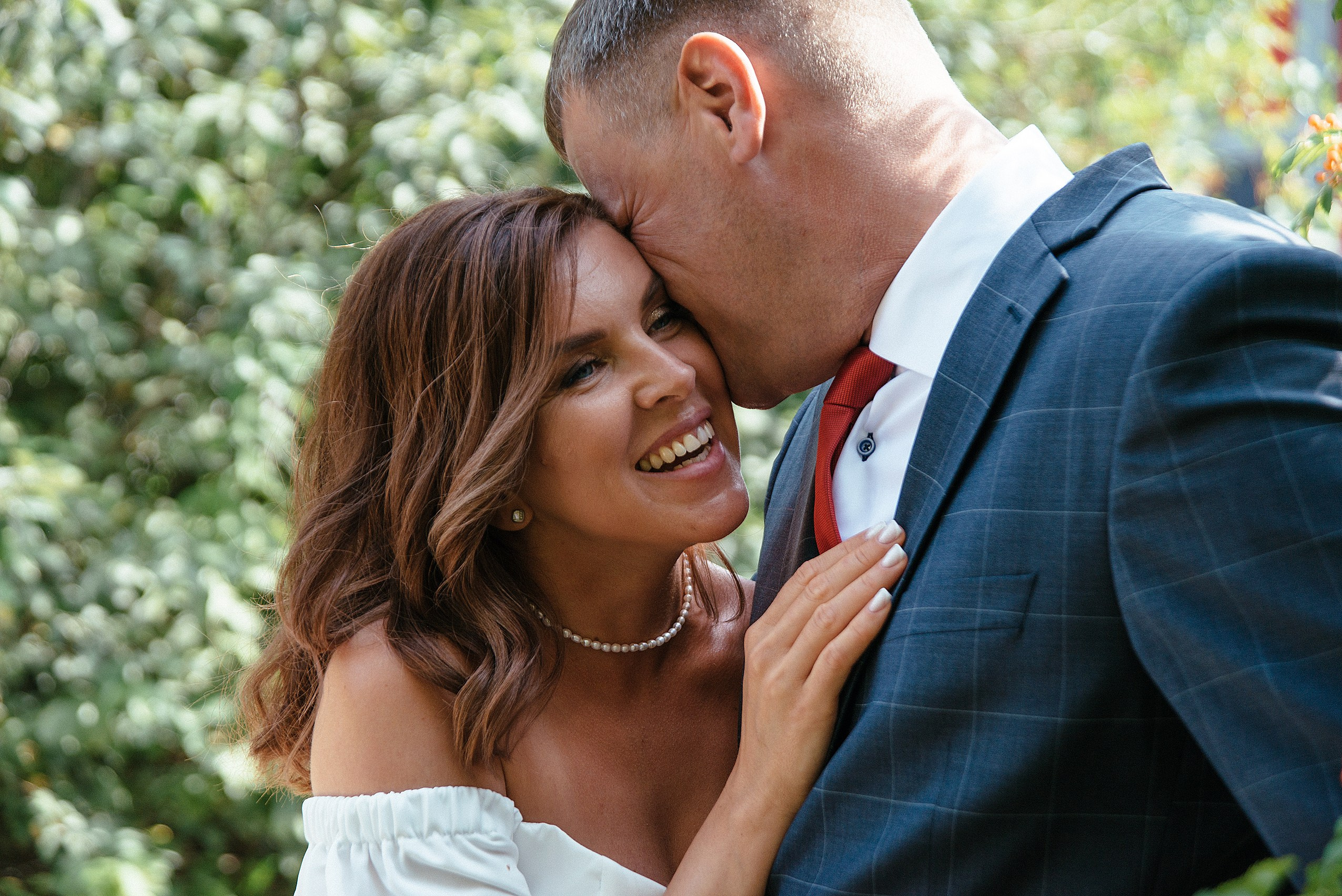 Уличная свадебная фотосессия в Краснообске. Свадебный  Фотограф Дарья Едапина Новосибирск. Фотограф Дарья Едапина Новосибирск