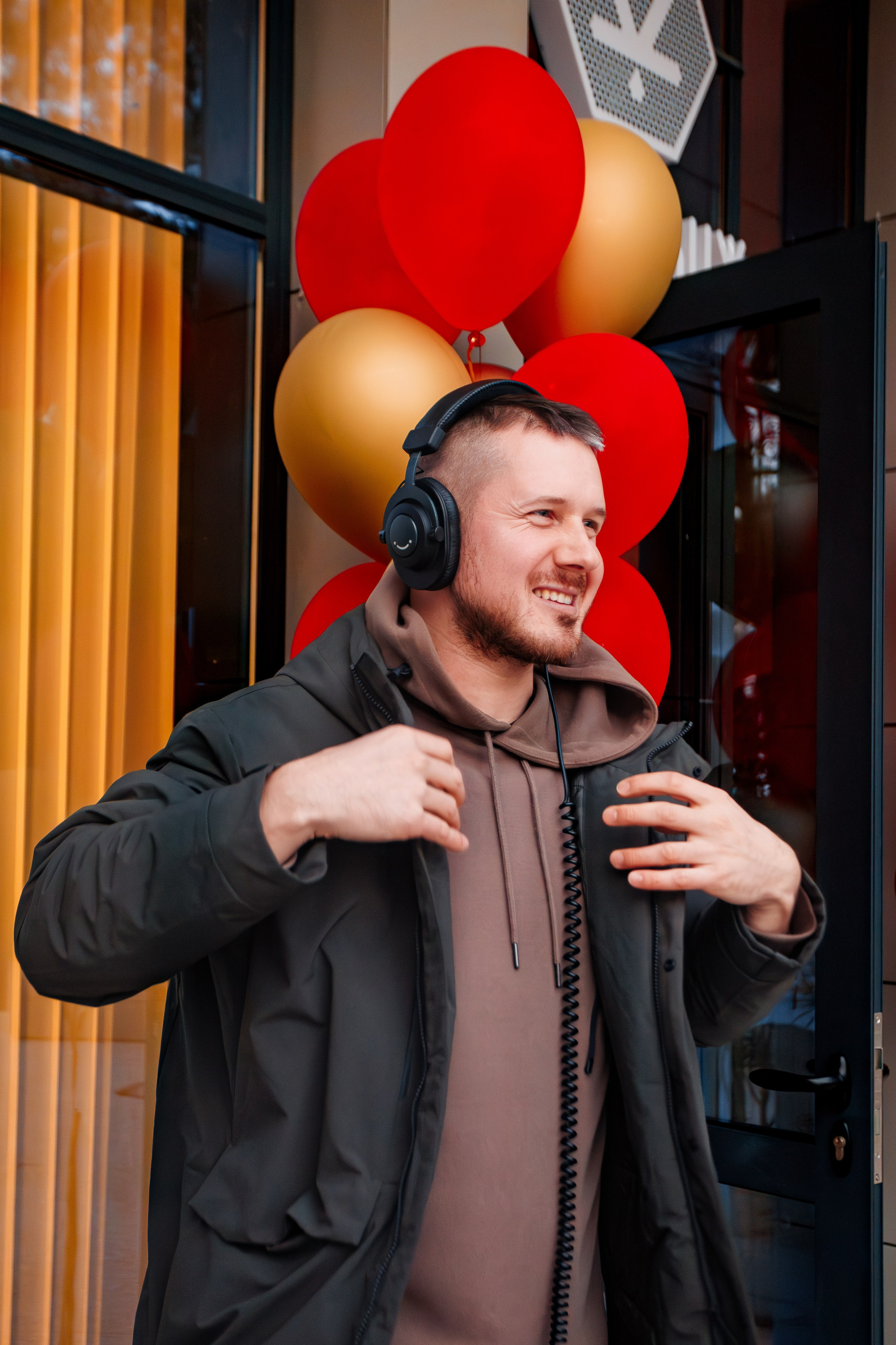 10 лет проекту «КОФЕДВИЖ» и открытие новой кофейни_Ялта_19.12.2025. Аминов Руслан | Фотограф