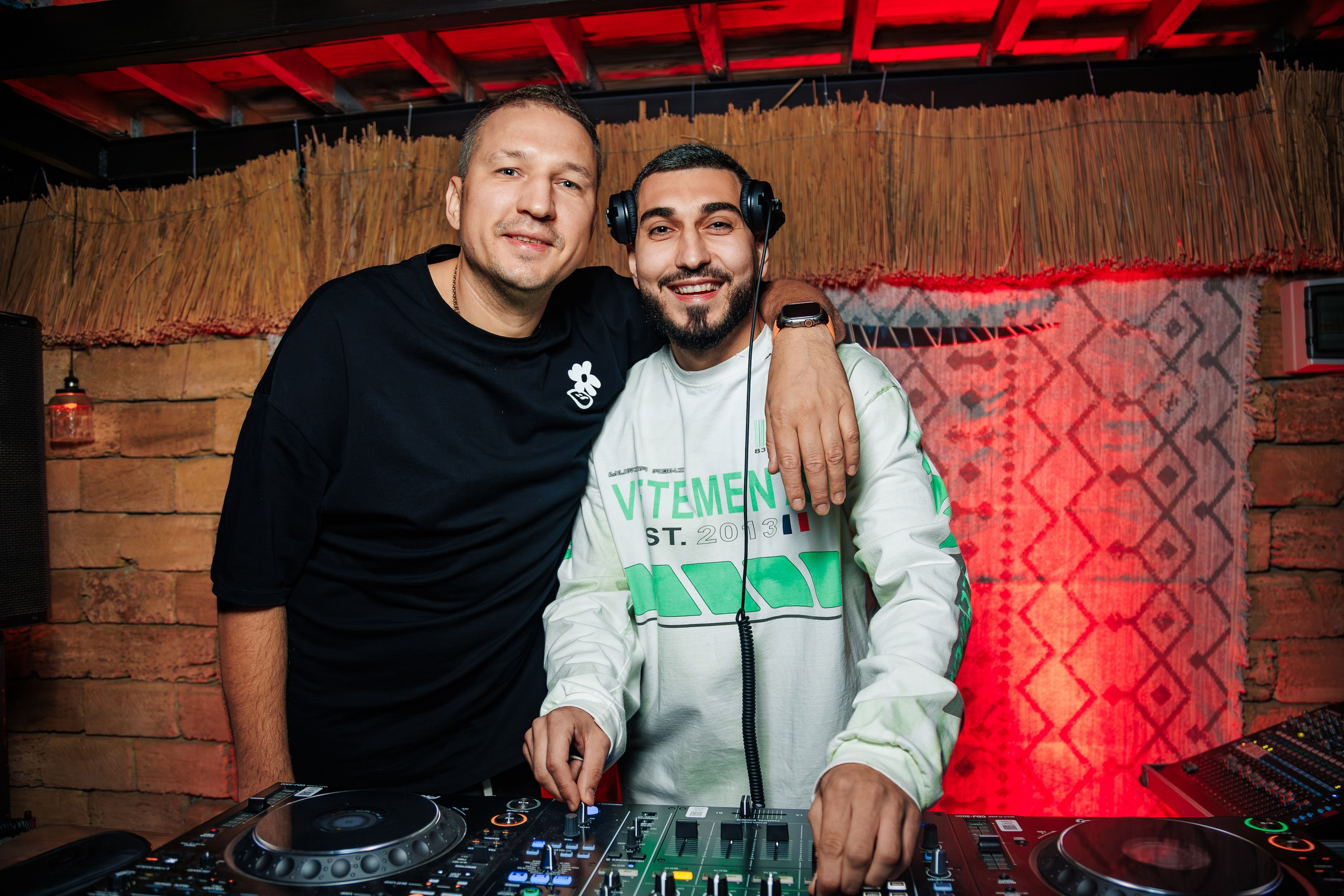 «МИША МАРВИН"_Чайка на пляже_Ялта_14.06.2025. Аминов Руслан | Фотограф