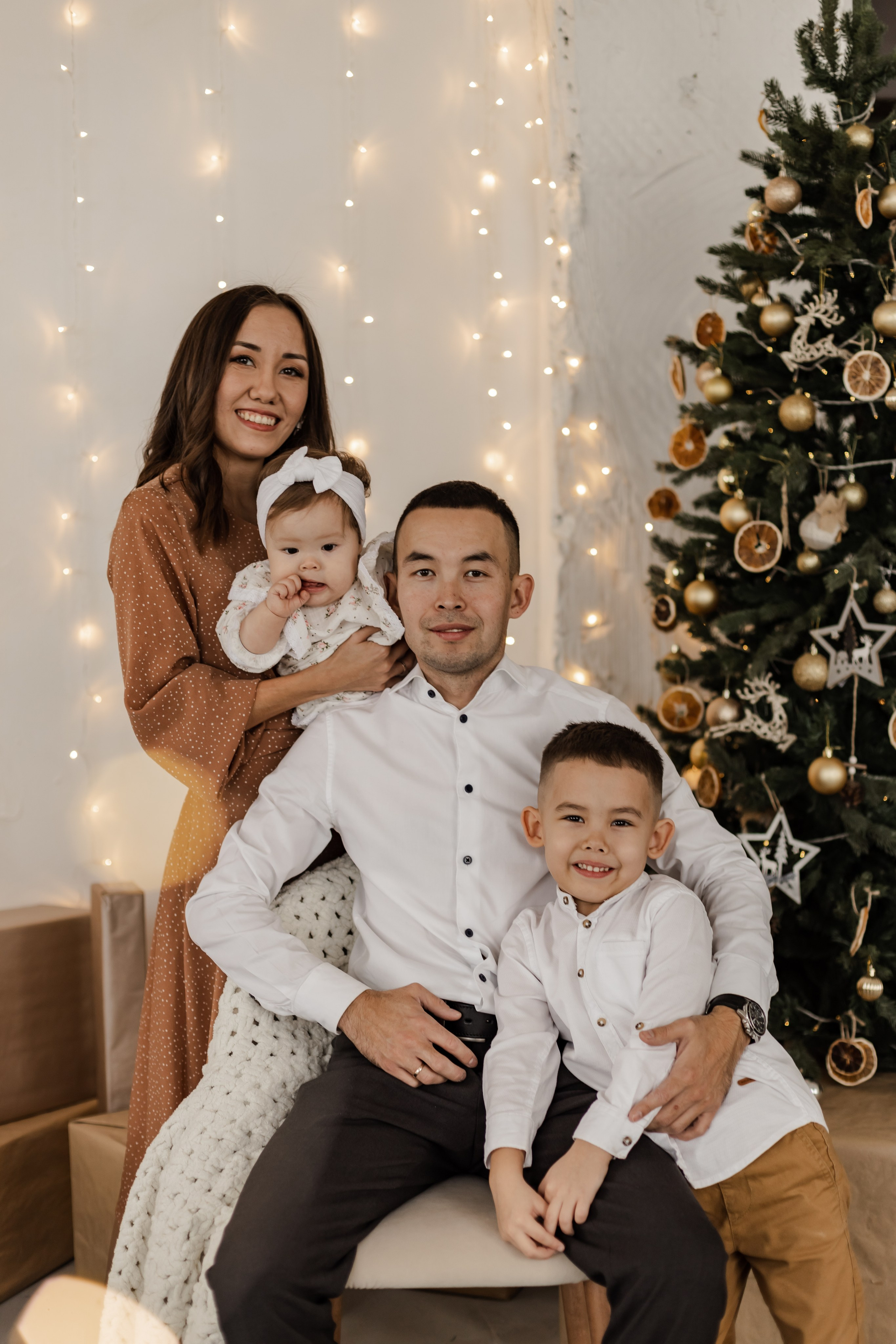 Новогодние семейные съёмки в фотостудии. Свадебный и семейный фотограф Дарья Осипова (Никитина). Саратов