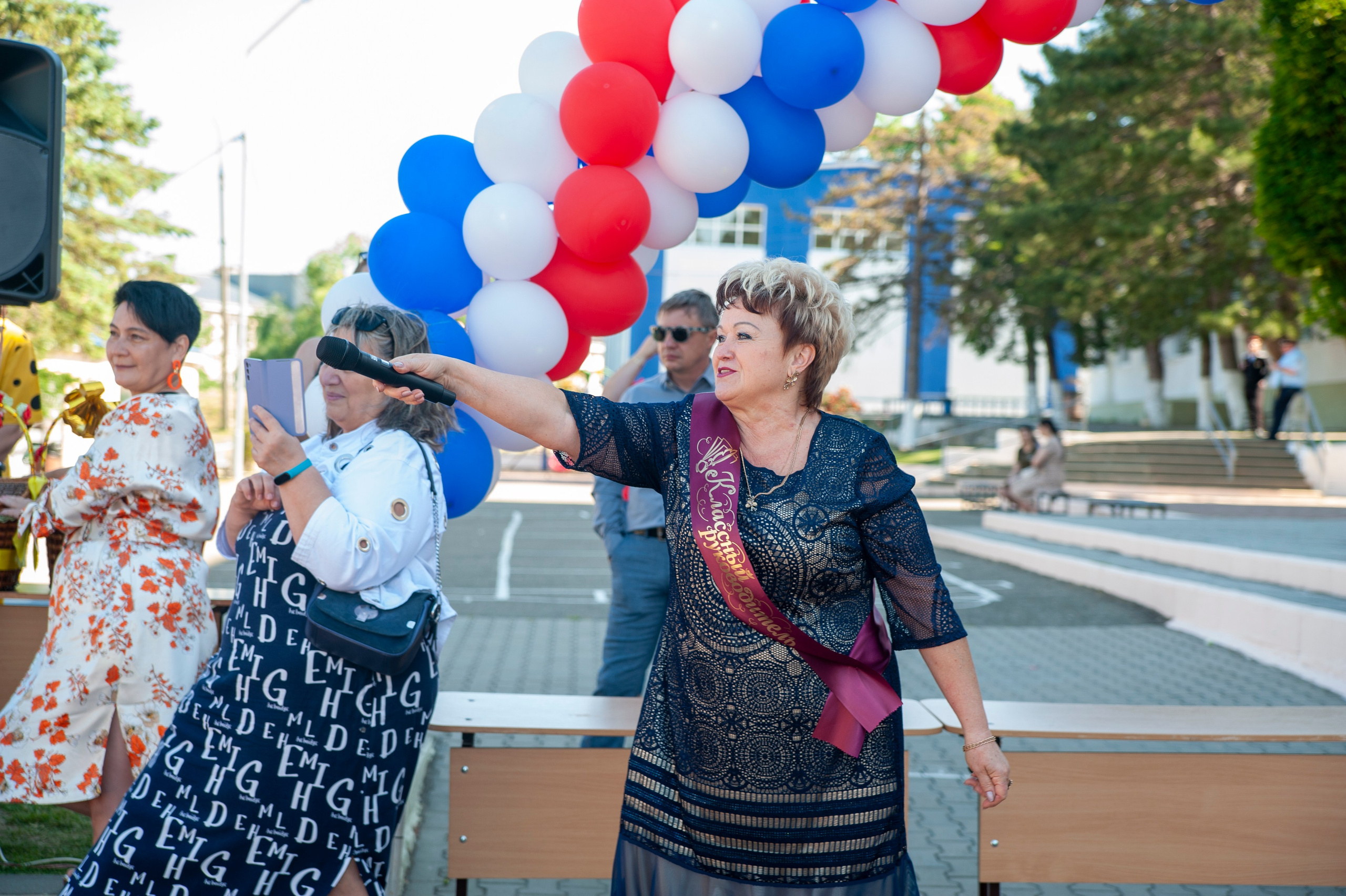 Последний Звонок МАОУ СОШ № 17 им. Эдуарда Есаяна — Архипо-Осиповка. Свадебный и семейный фотограф Денис Лукьянов в Краснодаре, Краснодарском крае и Республике Крым