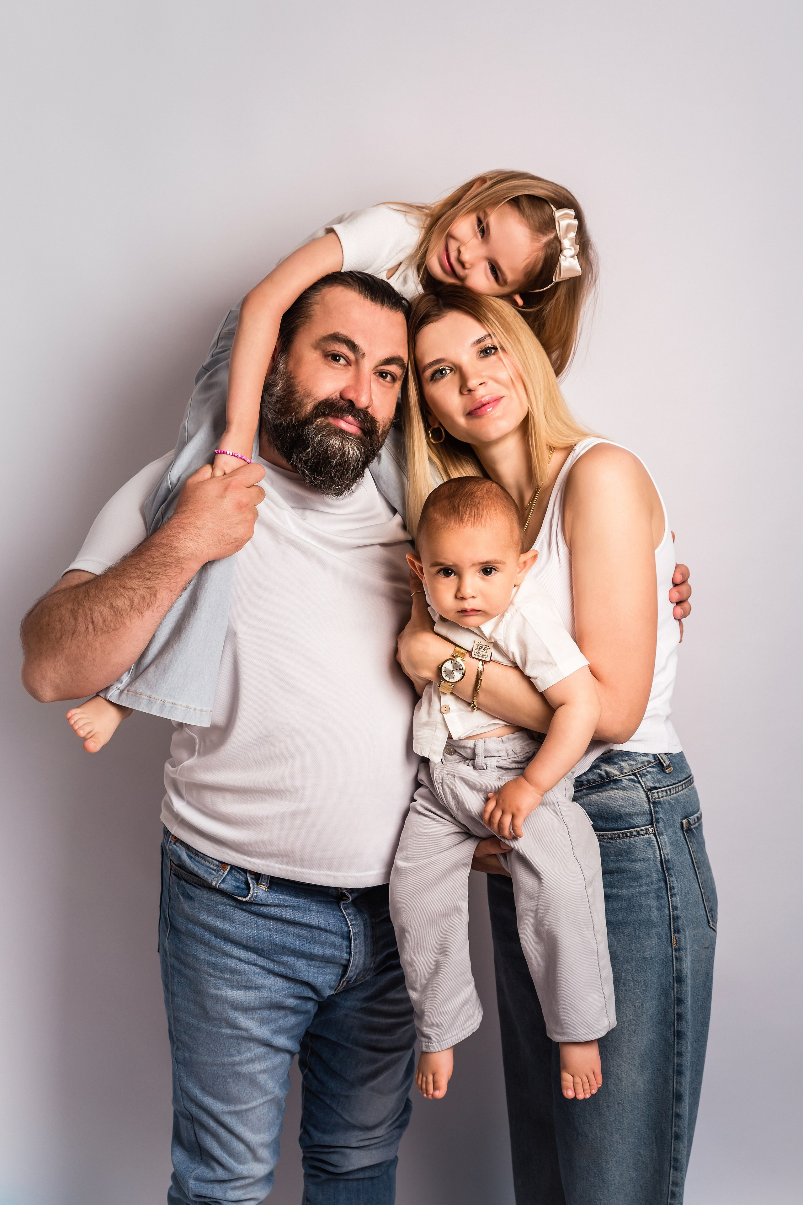Happy family. Professional family and children’s photographer in Izmir Irina Eron