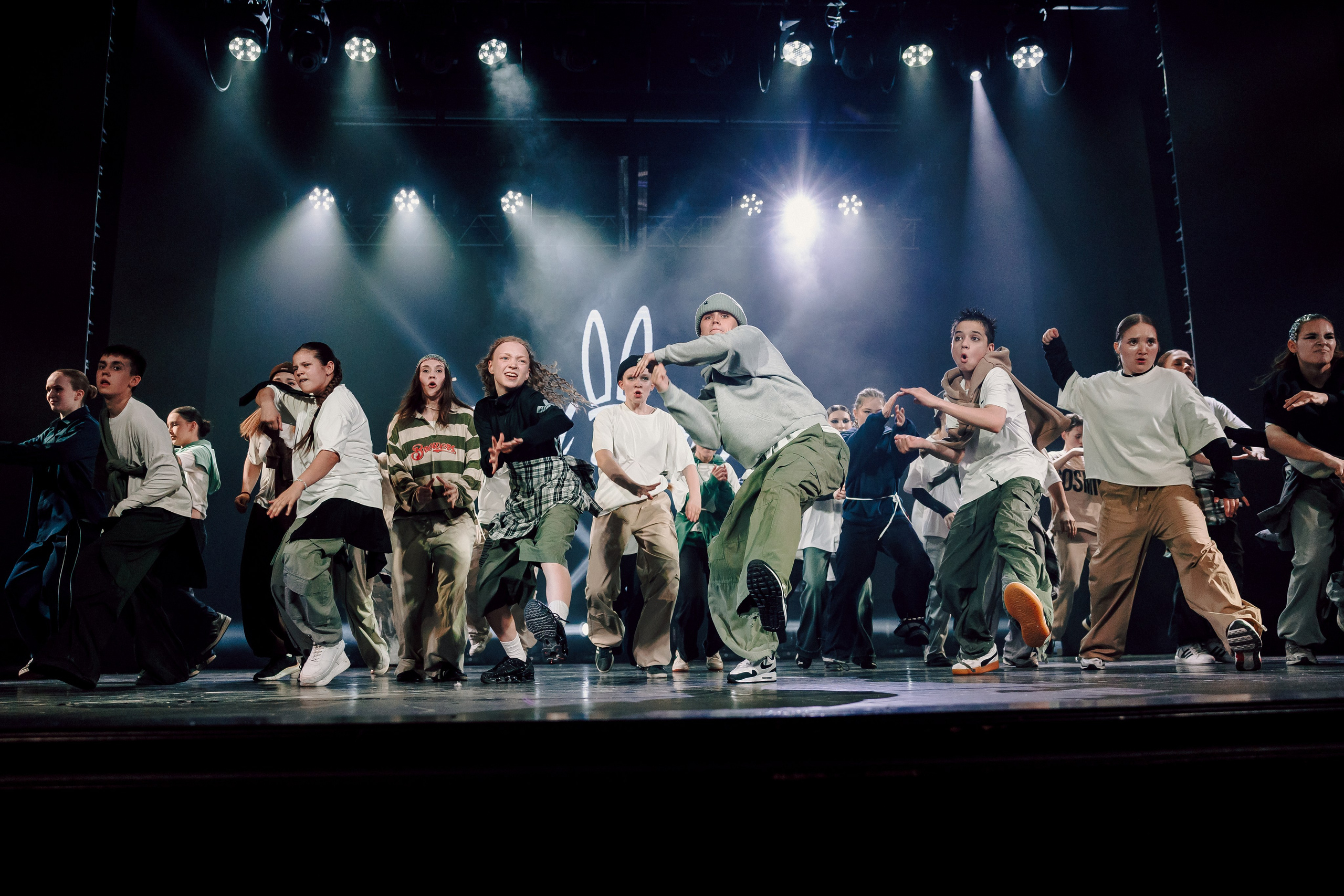 Отчётный концерт танцевальной школы «Red Rabbits» 2025. Лёшка Варзегов — фотограф