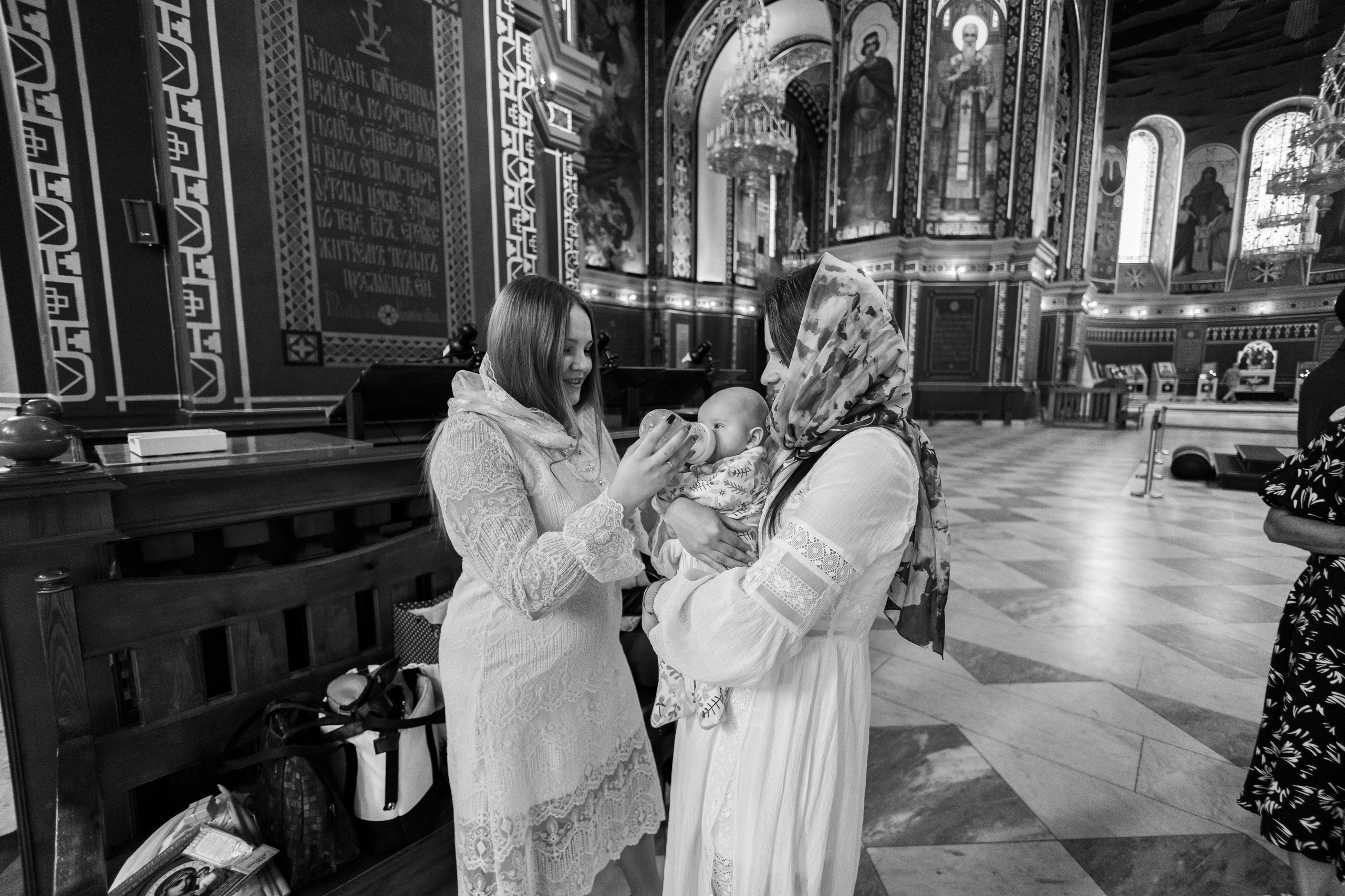 Крещение Миланы в Соборе Вознесения Господня Новочеркасск. Анастасия Безуглова- свадебный фотограф в Таганроге