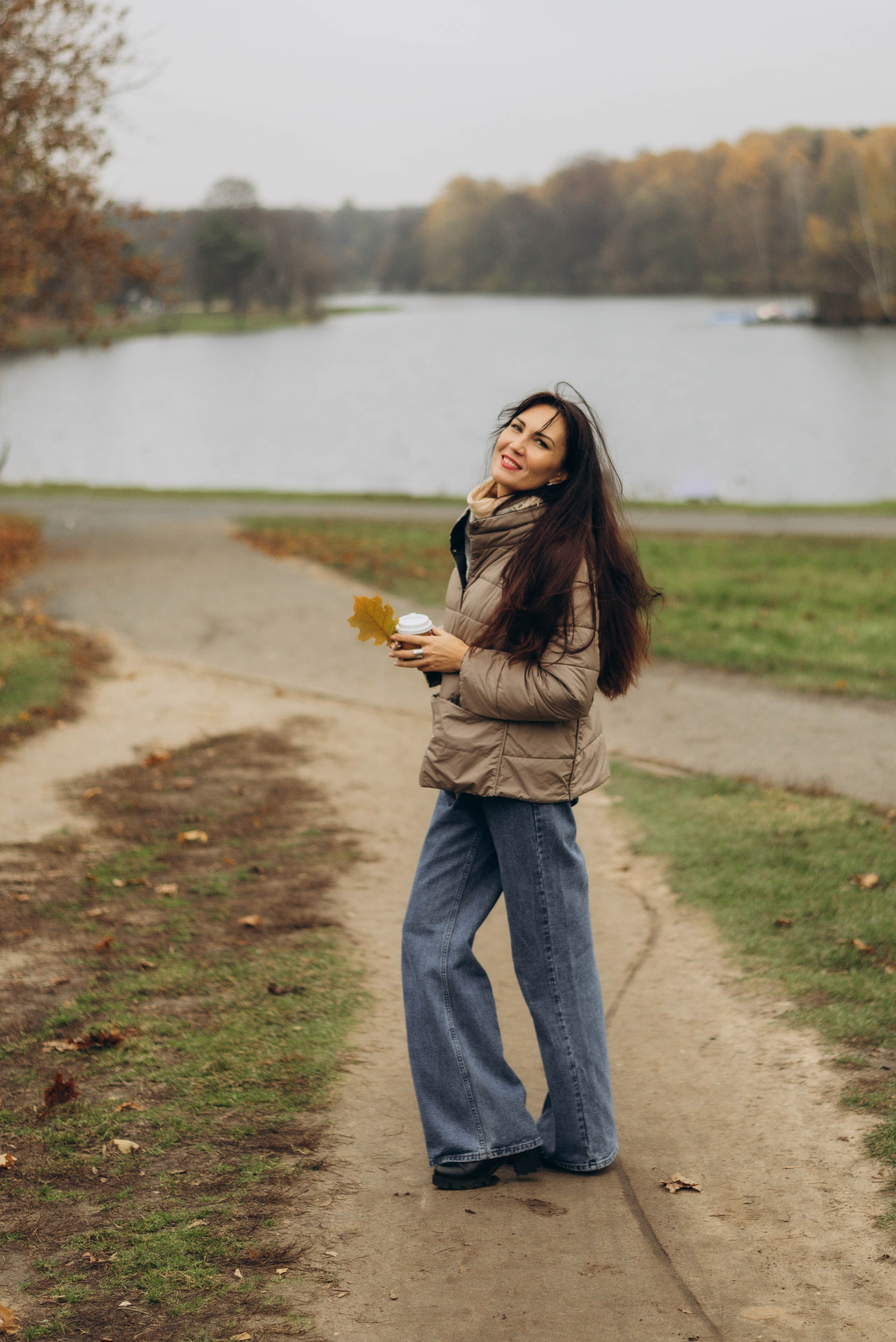 Прогулочная фотоссесия для девушки в парке. Семейный фотограф в Железнодорожном Масаева Елена