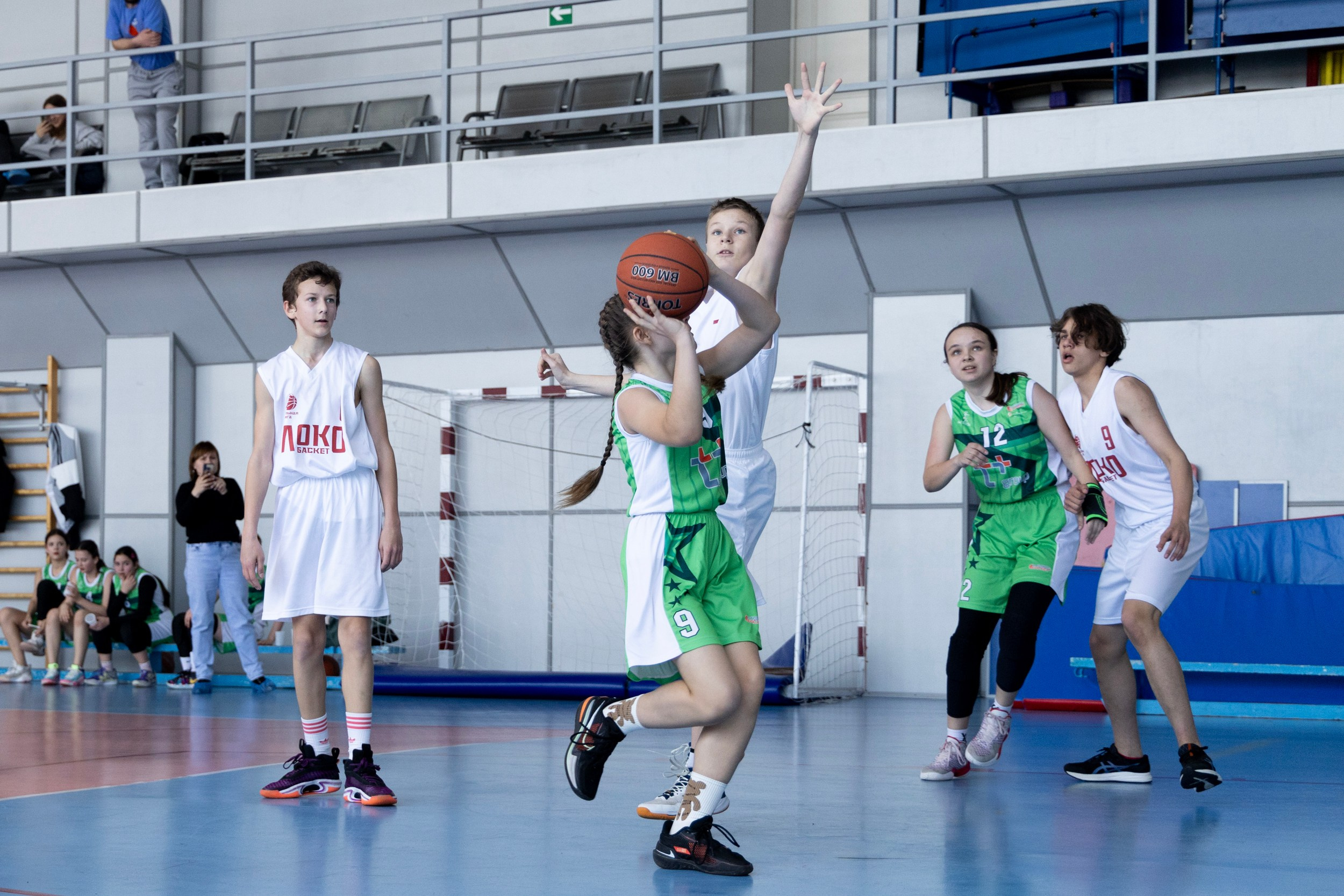Соревнования по баскетболу среди школьников. Репортажный и портретный фотограф в Владивостоке