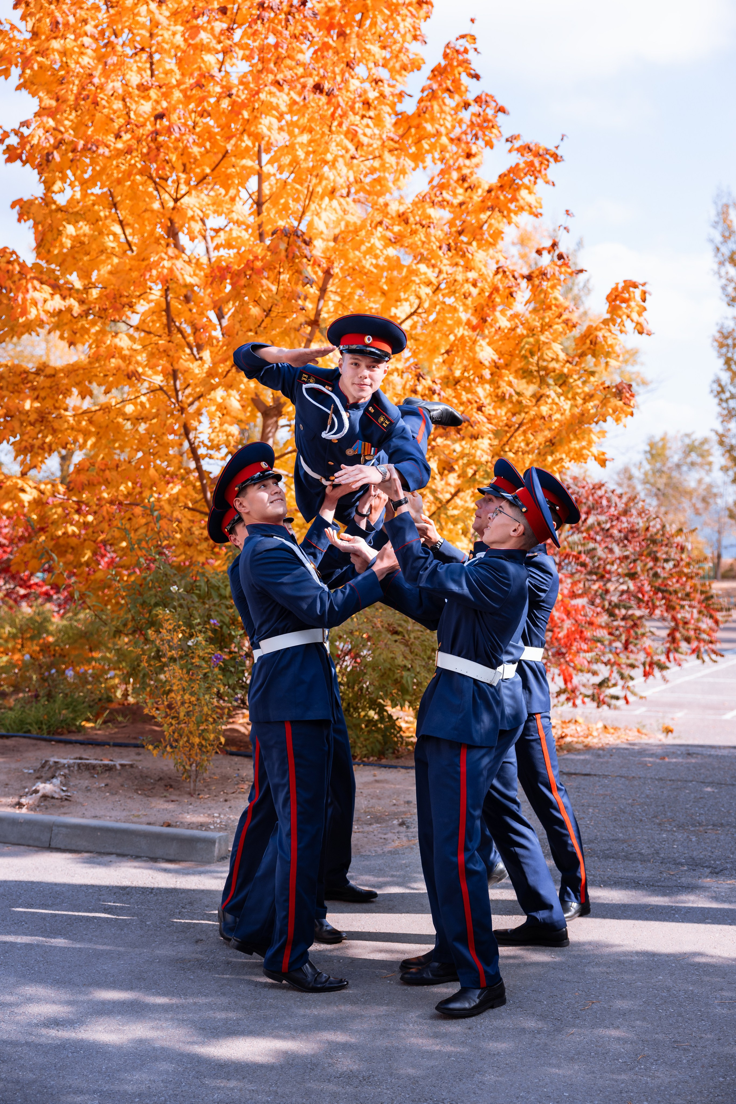 Старшая школа. Выпускные школьные фото­альбомы для школ и детских садов в Волгограде и Волжском