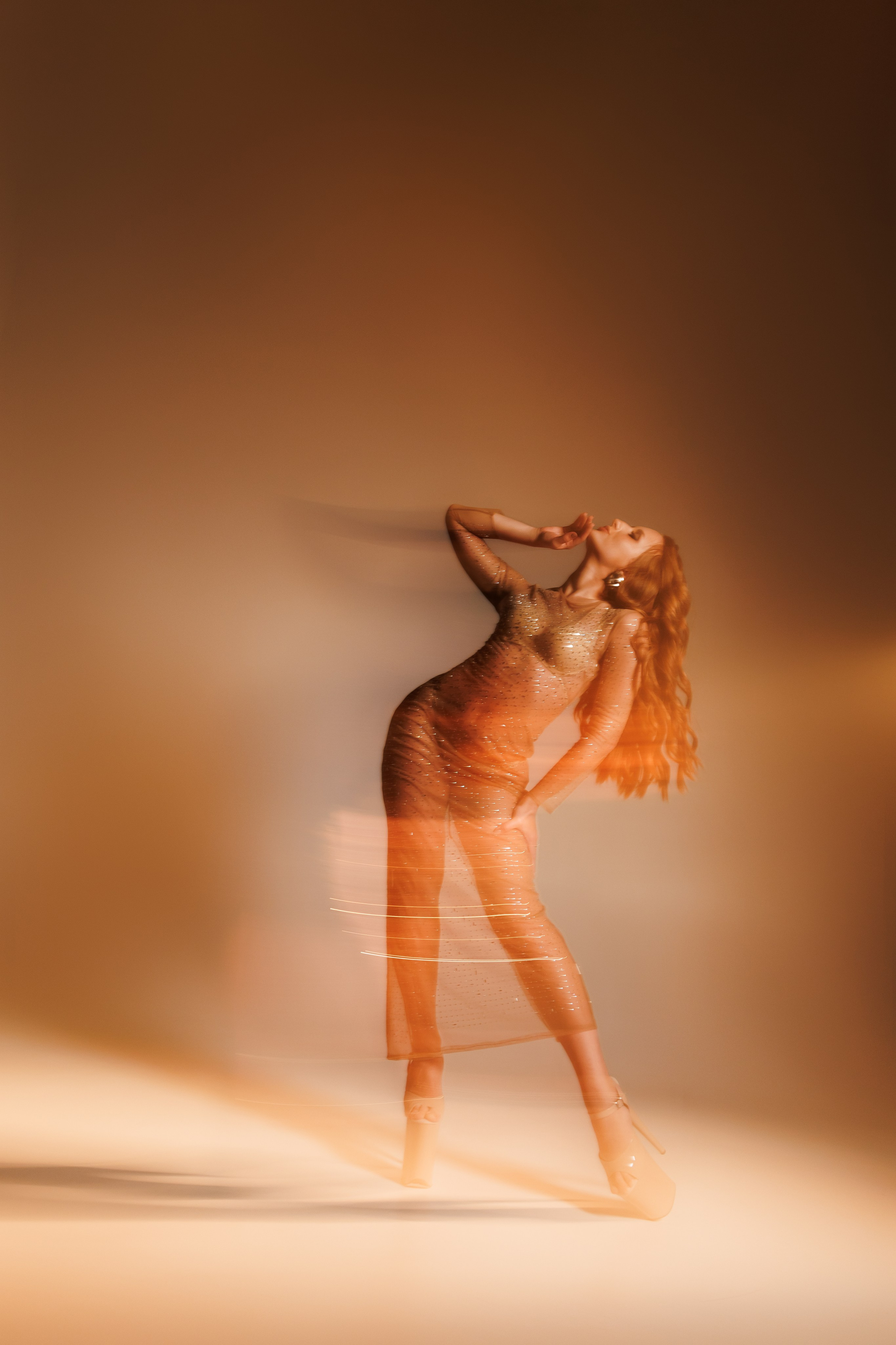 Алёна. Фотосессия с креативным светом. Валентина Похомова — профессиональный фотограф в Екатеринбурге