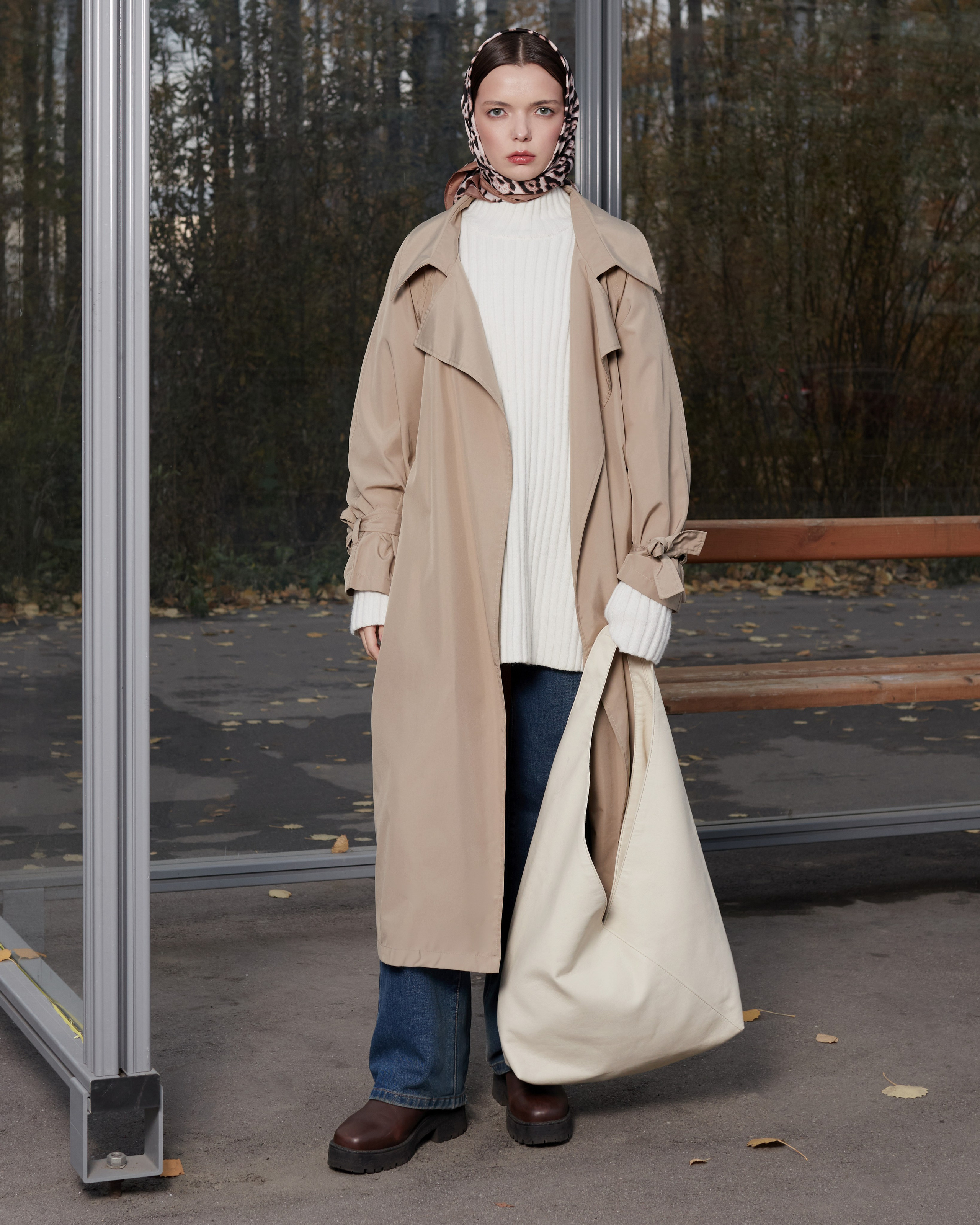 Лукбук на локации (остановка) 2024. Фотограф для брендов в Санкт-Петербурге Шилова Ксения