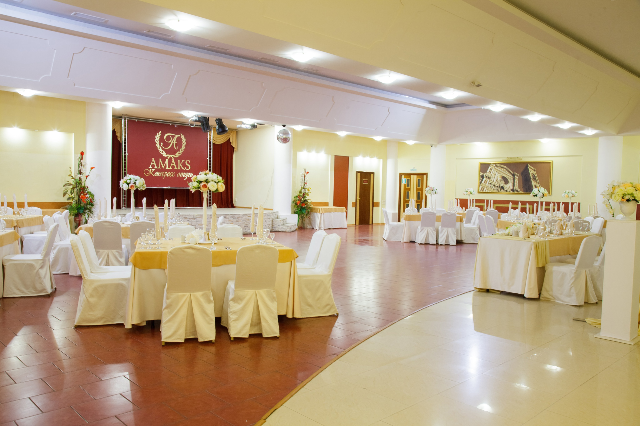 Банкетный зал «Амакс Отель». Фотограф Сергей Феденко