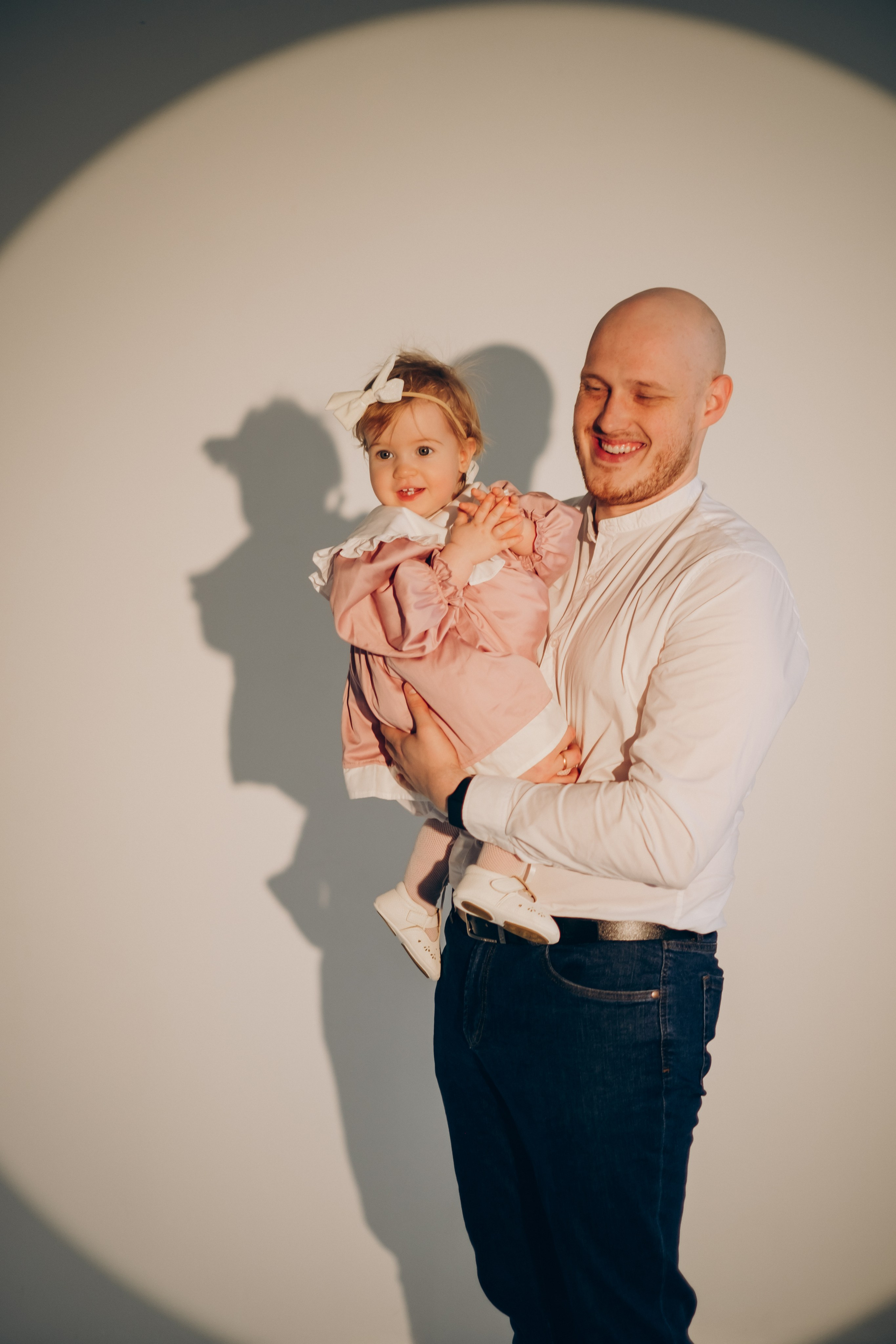 Фотосессия «День рождения» в минималистичной студии. Фотограф Новосибирск Анна Рождественская