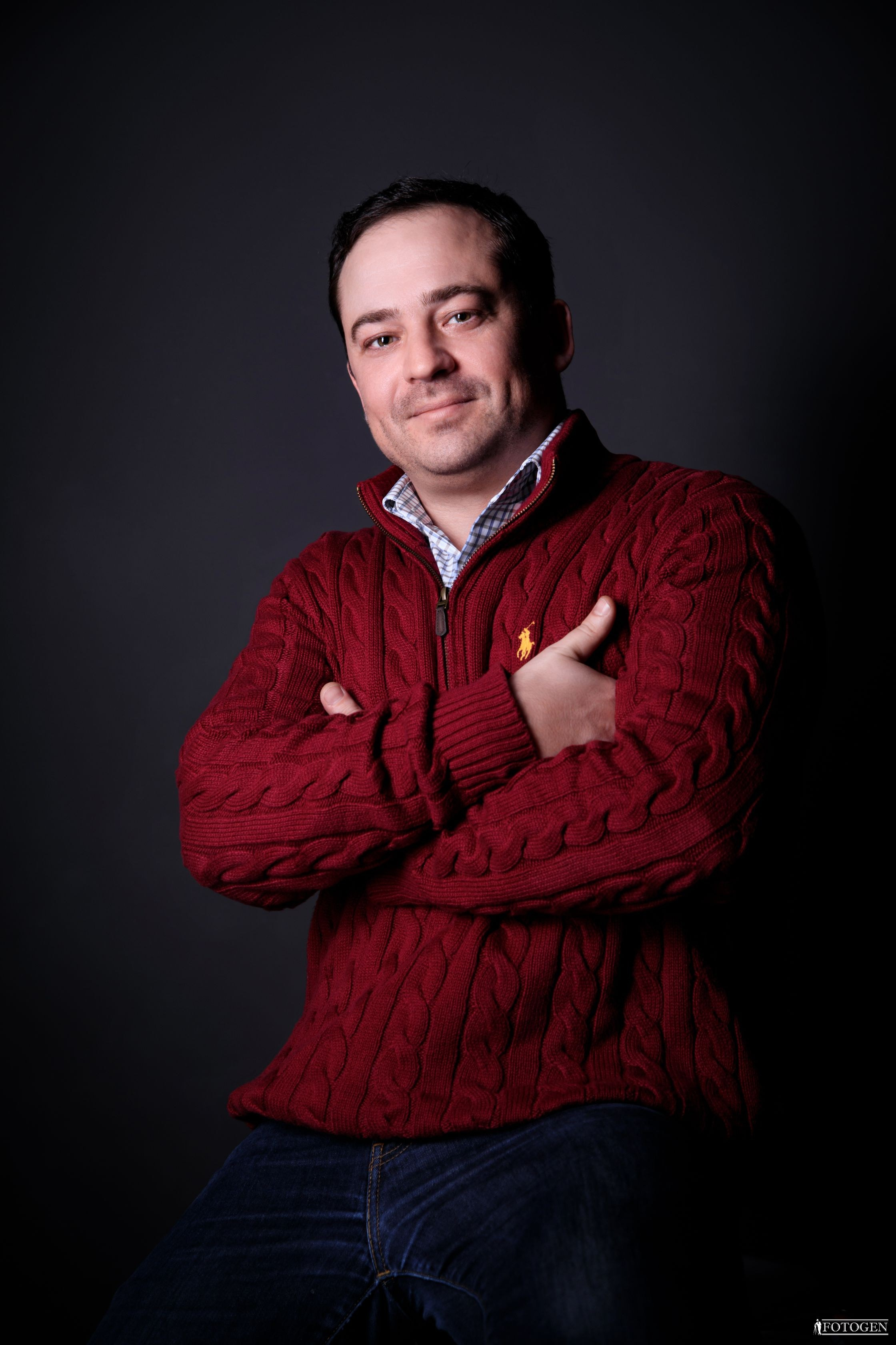 Профессиональная мужская фотосессия в Fotogen: Ваша история в кадре. Интерьерная фотостудия FOTOGEN г. Краснодар