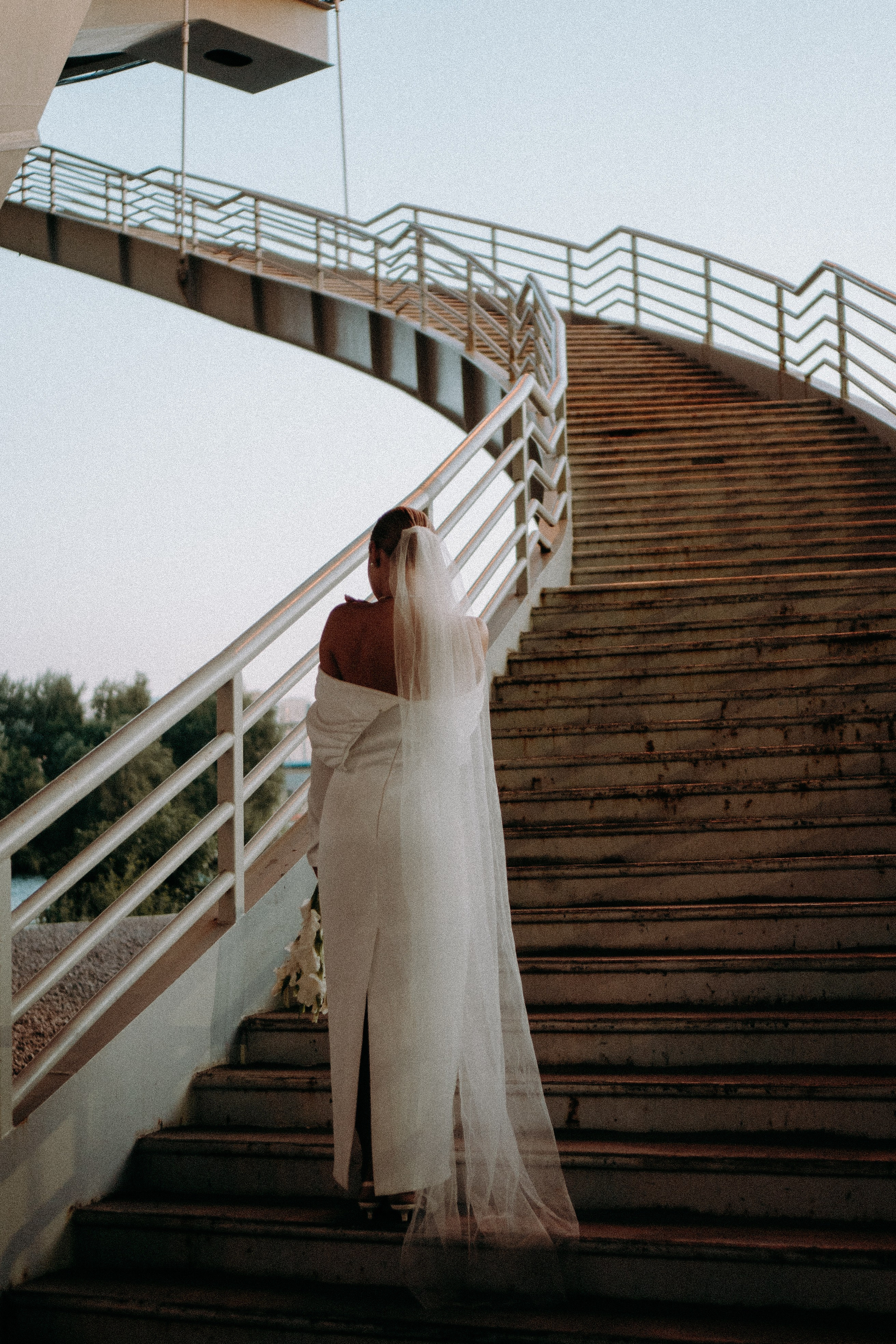 СВАДЕБНАЯ СЬЕМКА ВОЗЛЕ МСОТА БЕТАНКУРА НА КАБРИОЛЕТЕ. Профессиональный фотограф, Санкт-Петербург — Виктория Богомолова