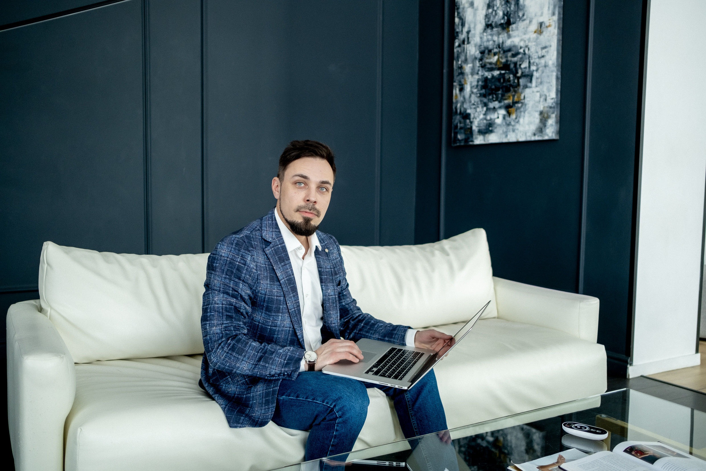 Влад — предприниматель, риэлтор. Арт-стилист, визуализатор архетипических стратегий, психолог