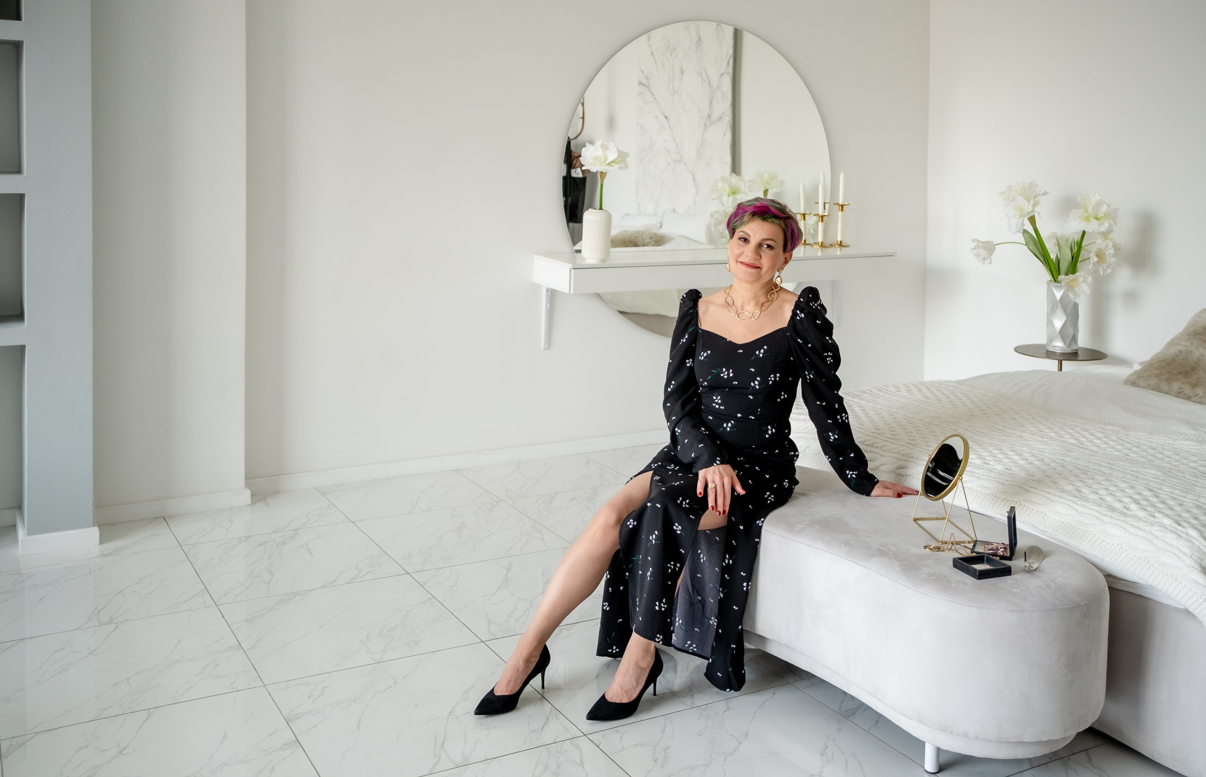 Валерия — владелица салона красоты, преподаватель авторских курсов. СПб. Арт-стилист, визуализатор архетипических стратегий, психолог