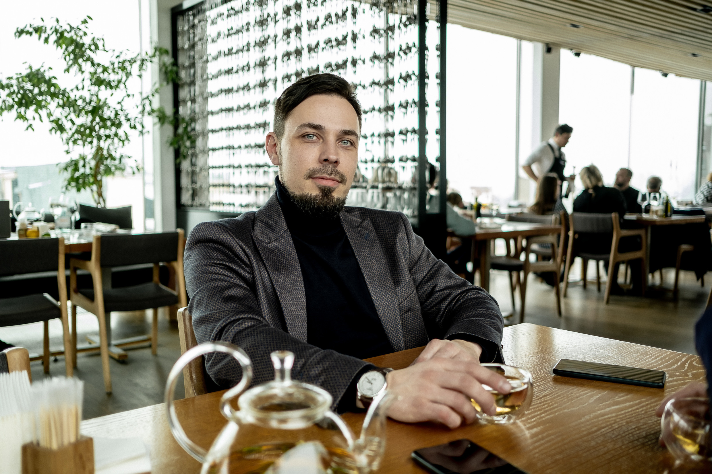 Влад — предприниматель, риэлтор. Арт-стилист, визуализатор архетипических стратегий, психолог