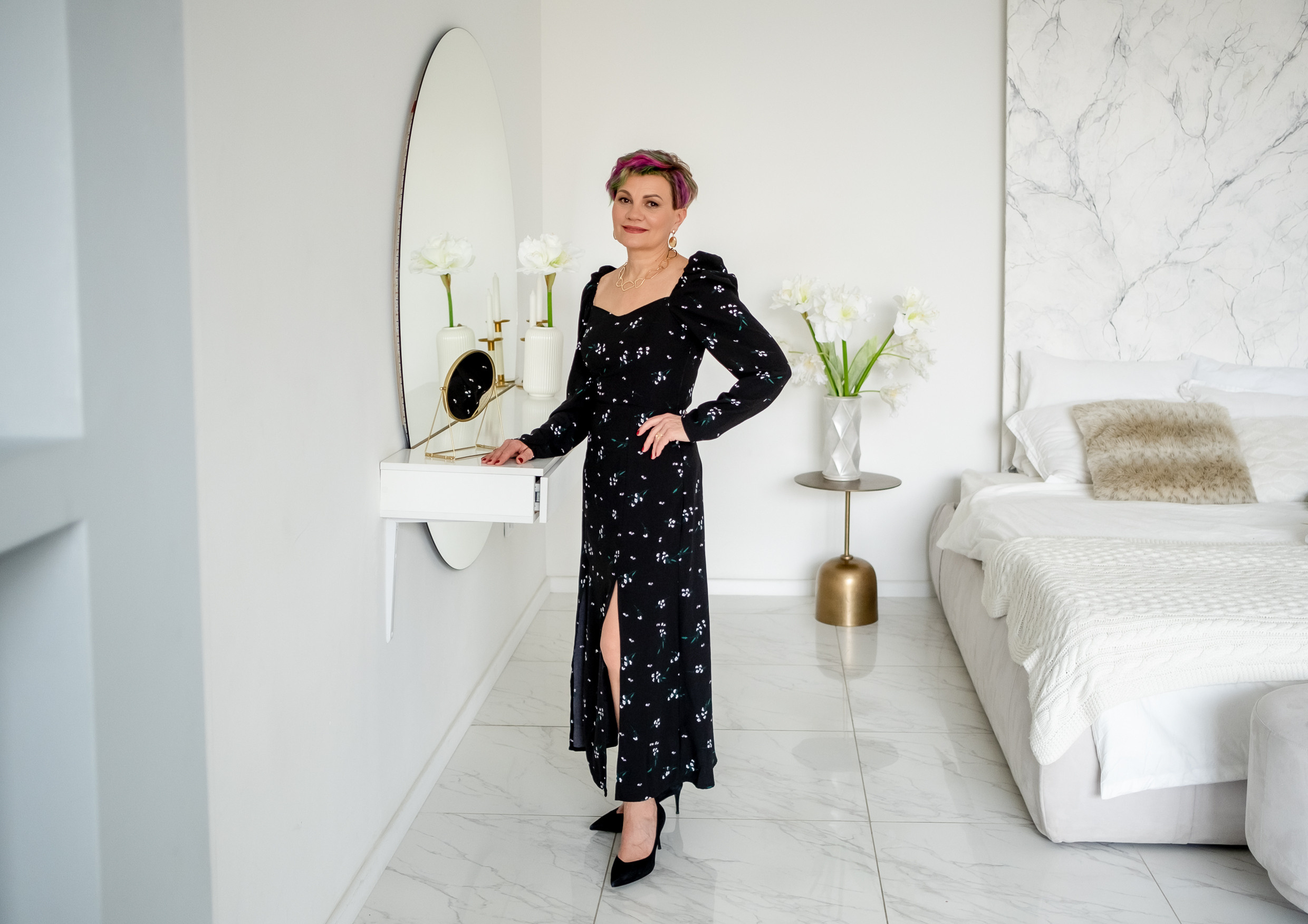 Валерия — владелица салона красоты, преподаватель авторских курсов. СПб. Арт-стилист, визуализатор архетипических стратегий, психолог