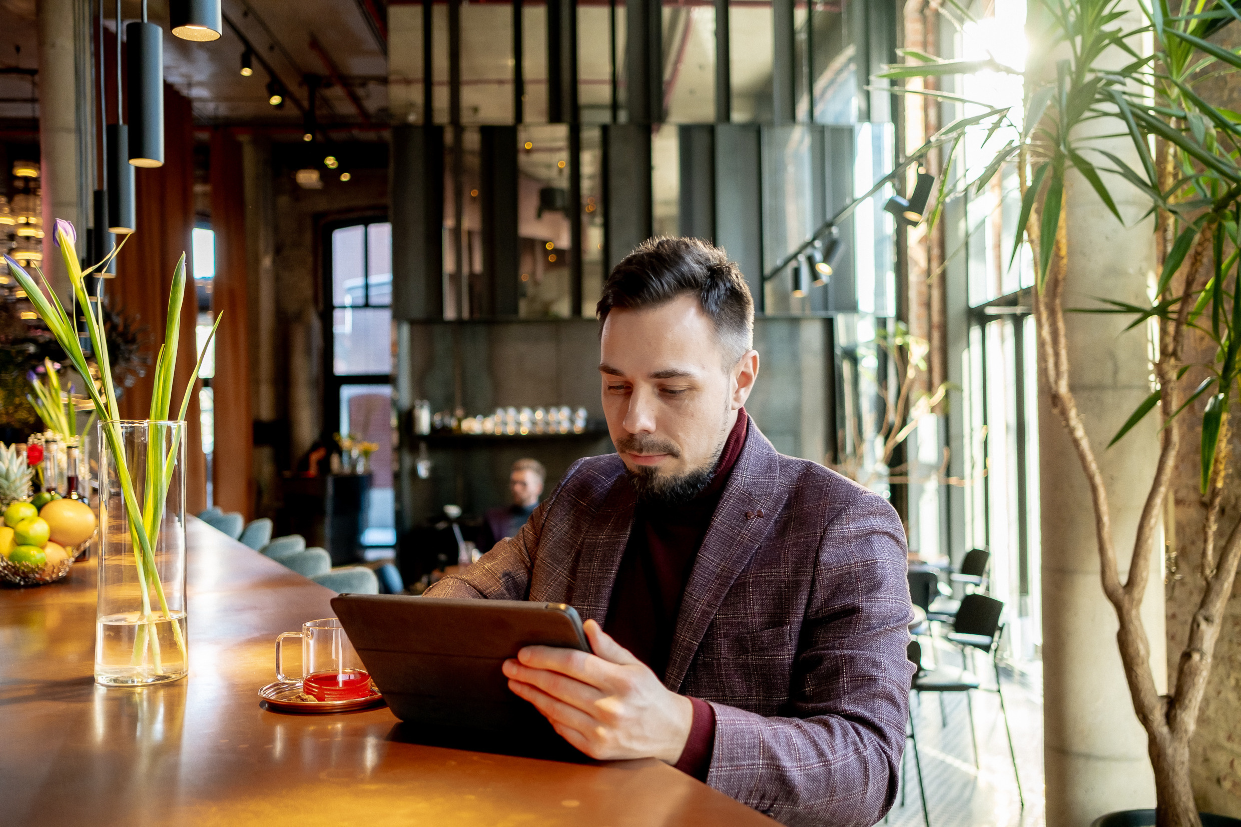 Влад — предприниматель, риэлтор. Арт-стилист, визуализатор архетипических стратегий, психолог