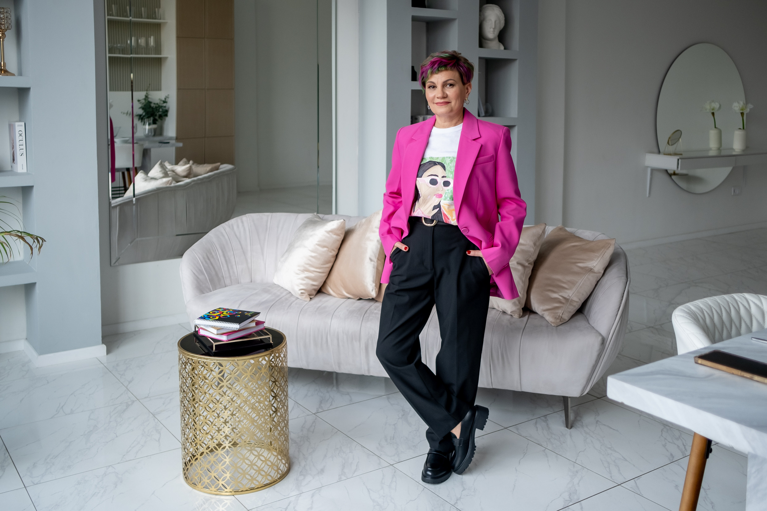 Валерия — владелица салона красоты, преподаватель авторских курсов. СПб. Арт-стилист, визуализатор архетипических стратегий, психолог