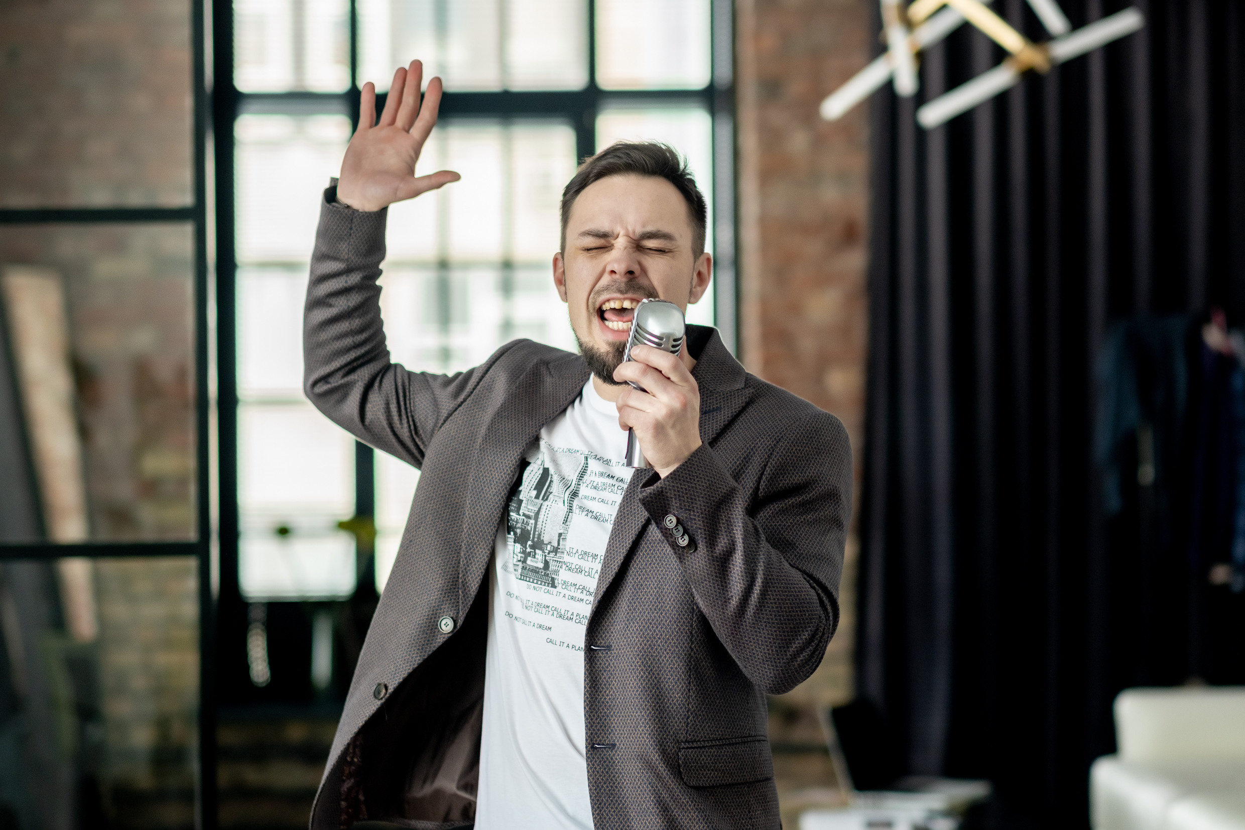 Влад — предприниматель, риэлтор. Арт-стилист, визуализатор архетипических стратегий, психолог