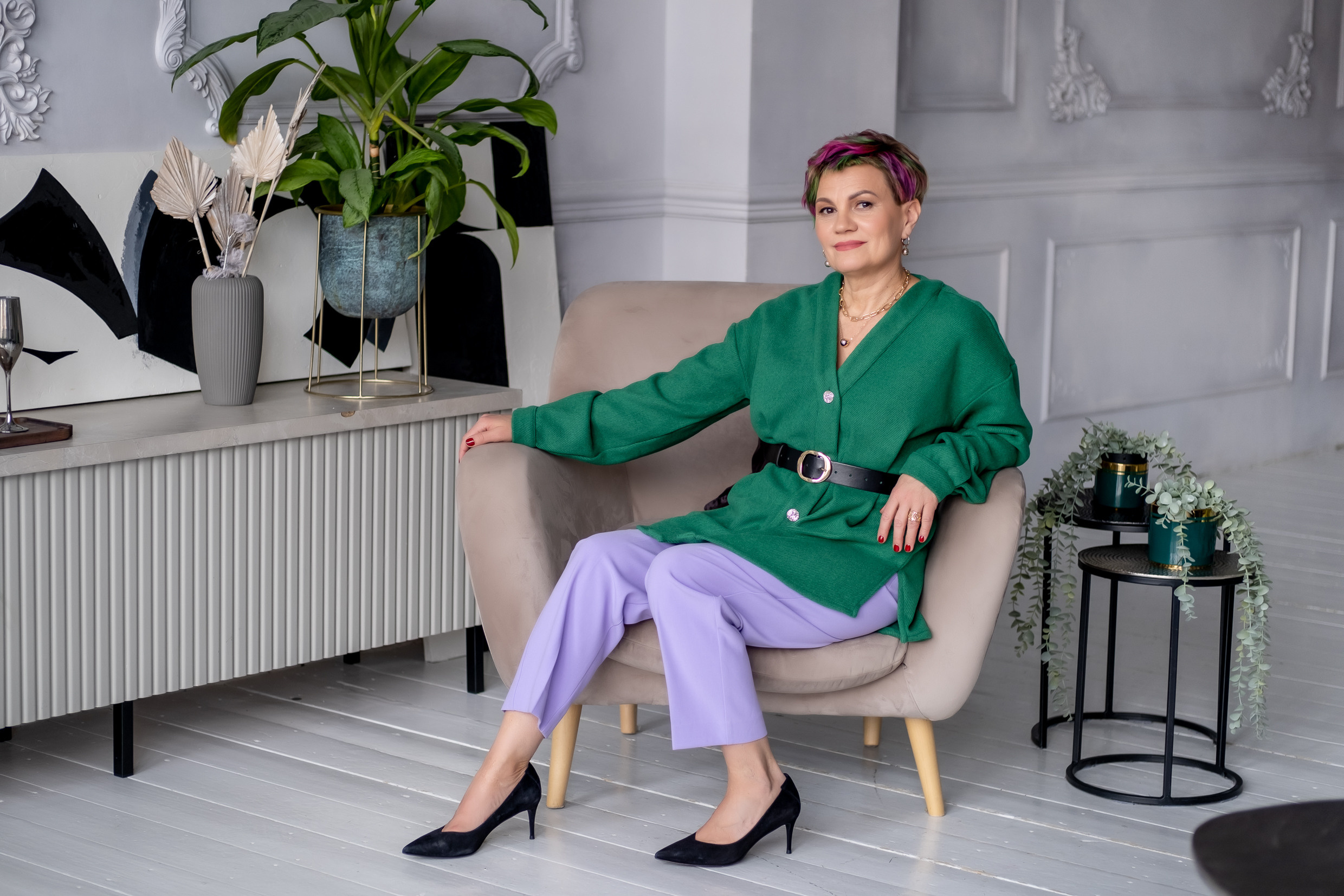 Валерия — владелица салона красоты, преподаватель авторских курсов. СПб. Арт-стилист, визуализатор архетипических стратегий, психолог