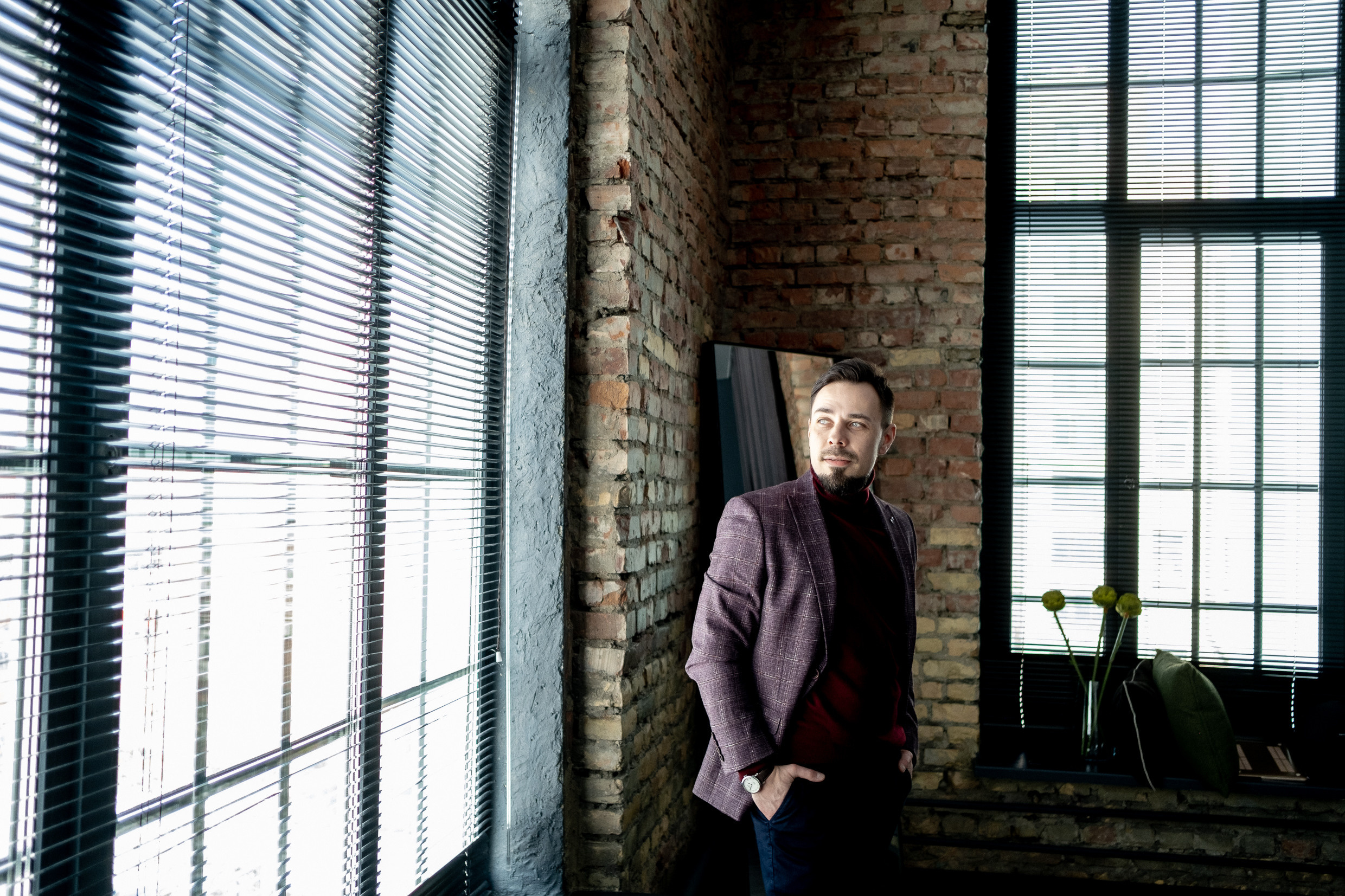 Влад — предприниматель, риэлтор. Арт-стилист, визуализатор архетипических стратегий, психолог