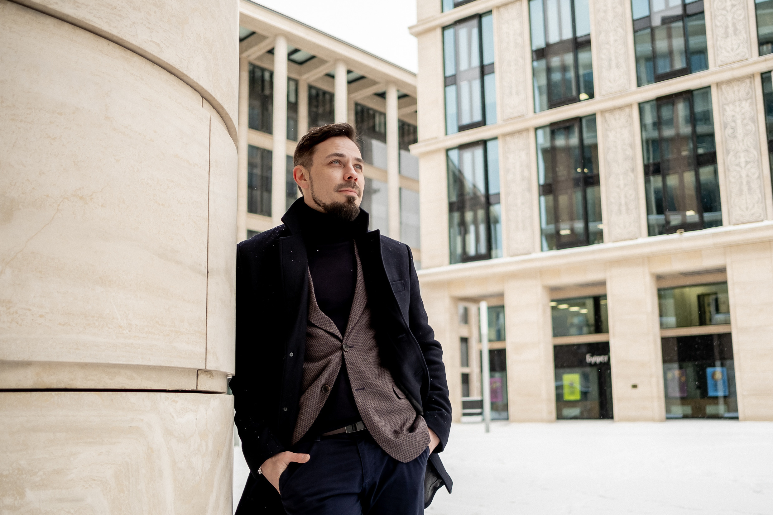 Влад — предприниматель, риэлтор. Арт-стилист, визуализатор архетипических стратегий, психолог