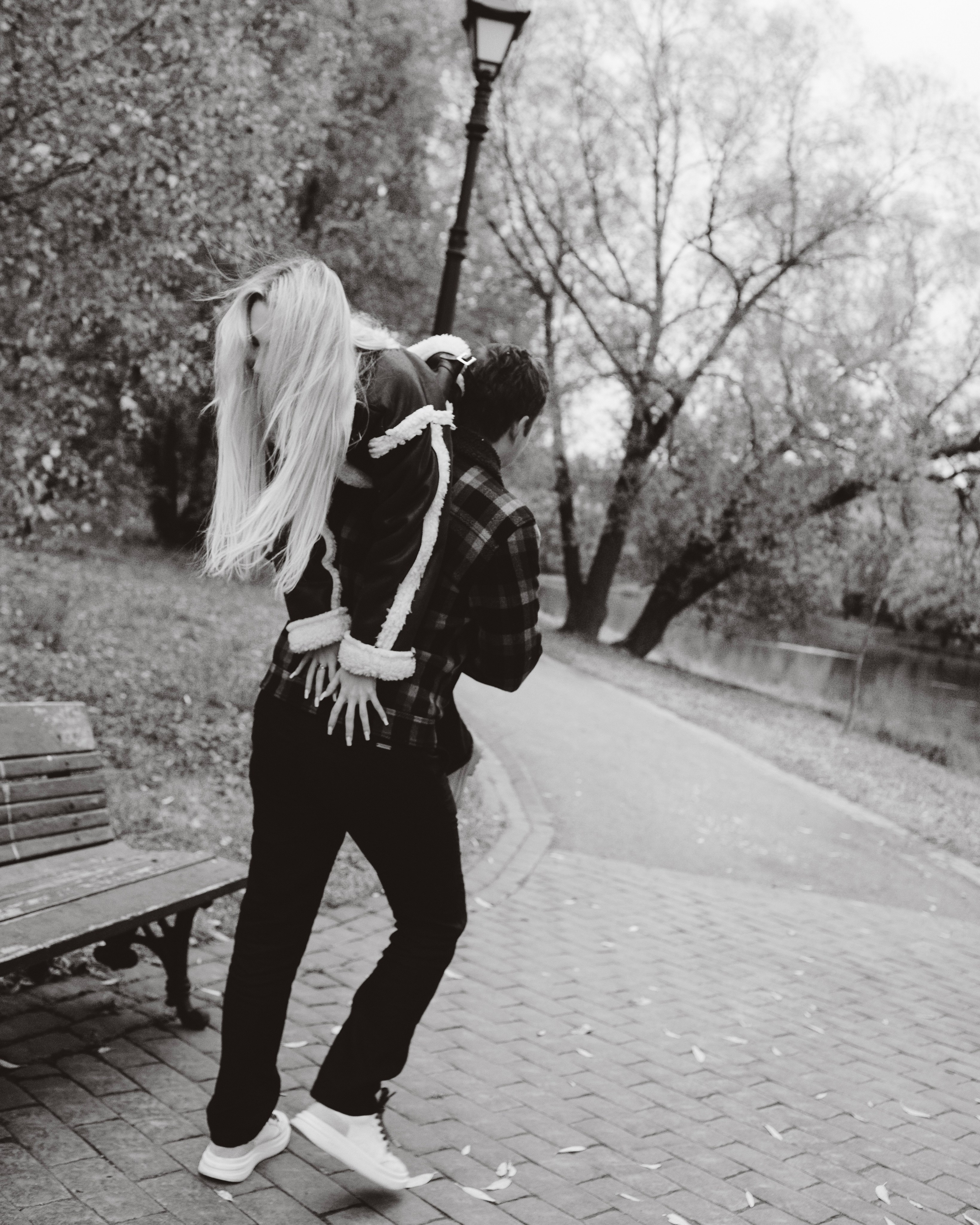 Лавстори в парке. Женский и лавстори фотограф в Москве Елена Аксютко