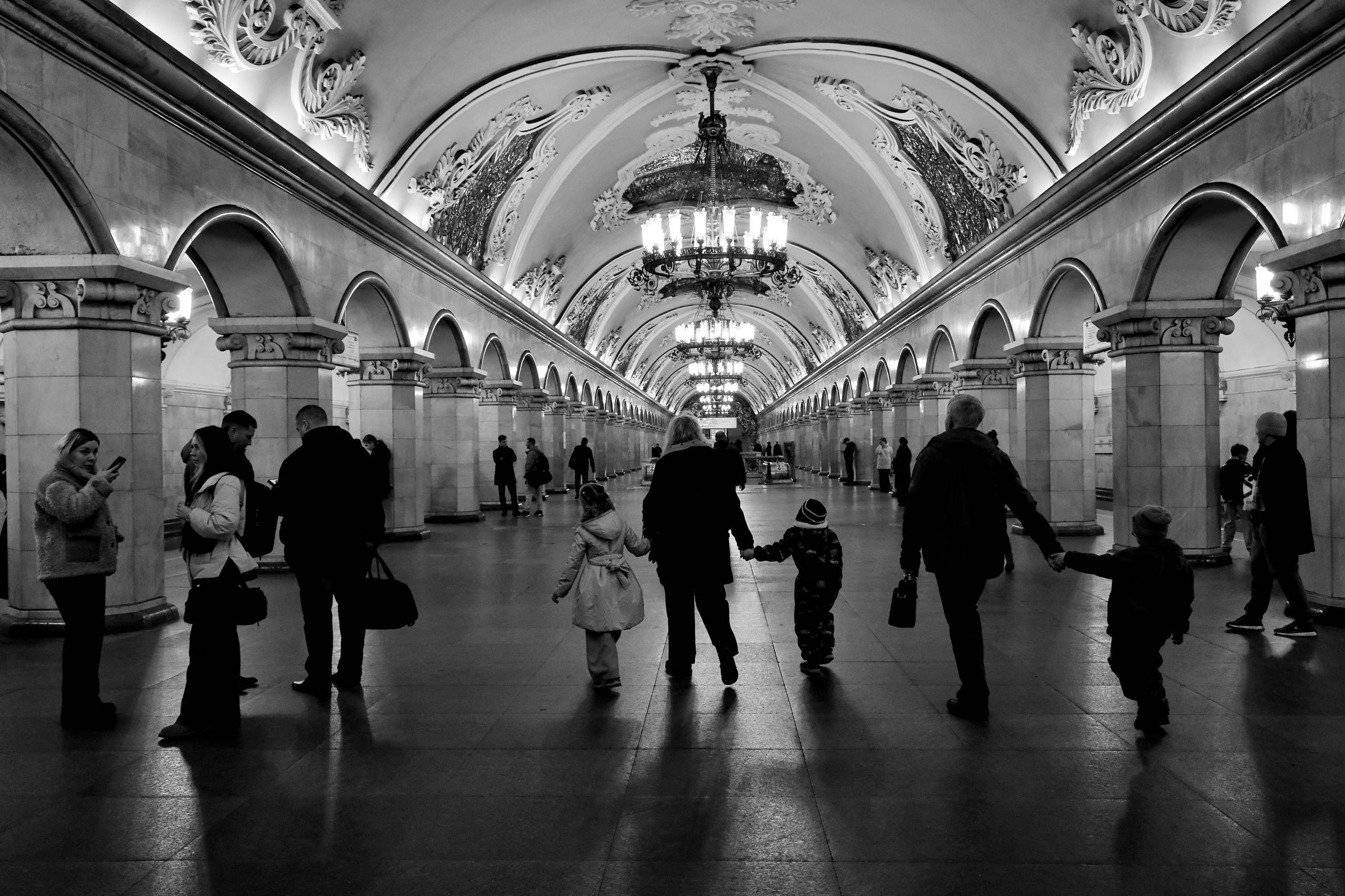 Серия «Метро. Пассажиры времени». ANNA PAVLIKOVSKAYA ЧЕРНО-БЕЛАЯ ФОТОГРАФИЯ — ЭТО Я