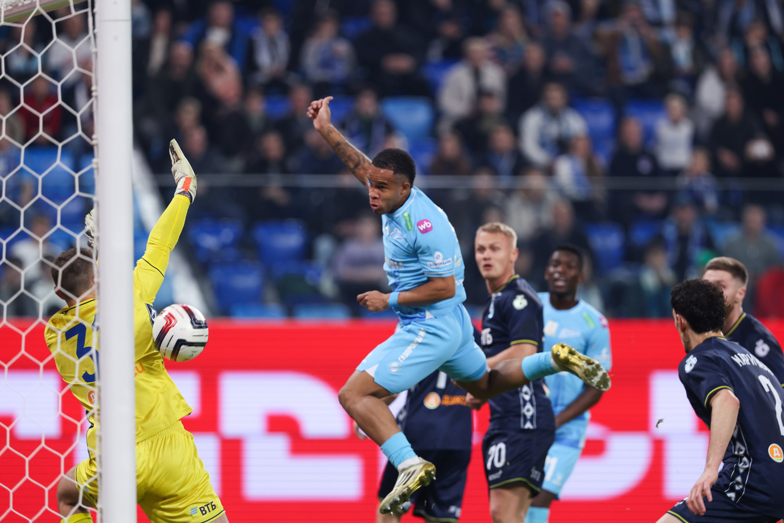 ФК «Зенит — ФК «Динамо» Москва 05.11.2025. Спортивный и репортажный фотограф Антон Тереханов