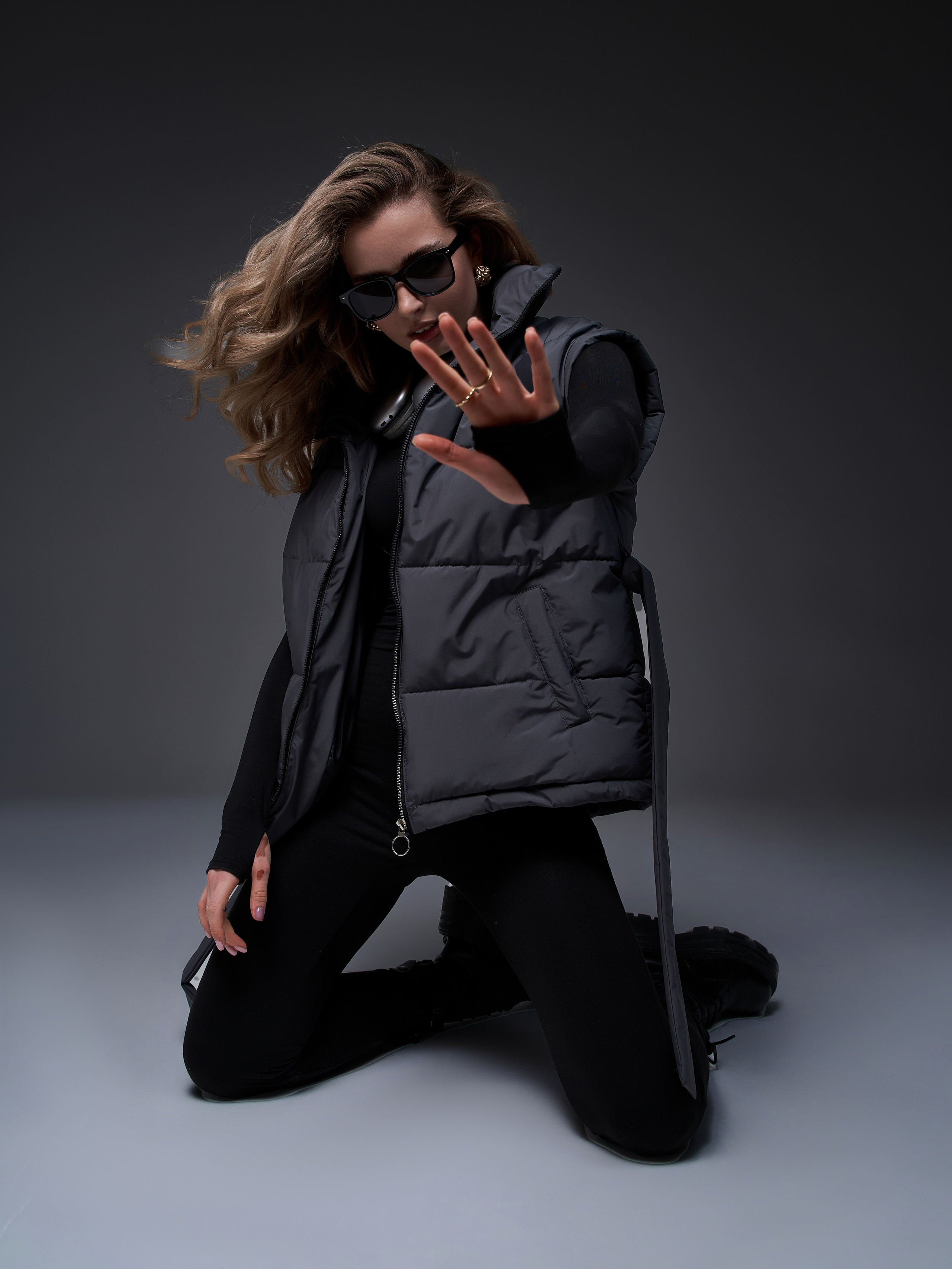 Желетки женские. Фотограф для маркетплейсов в Москве