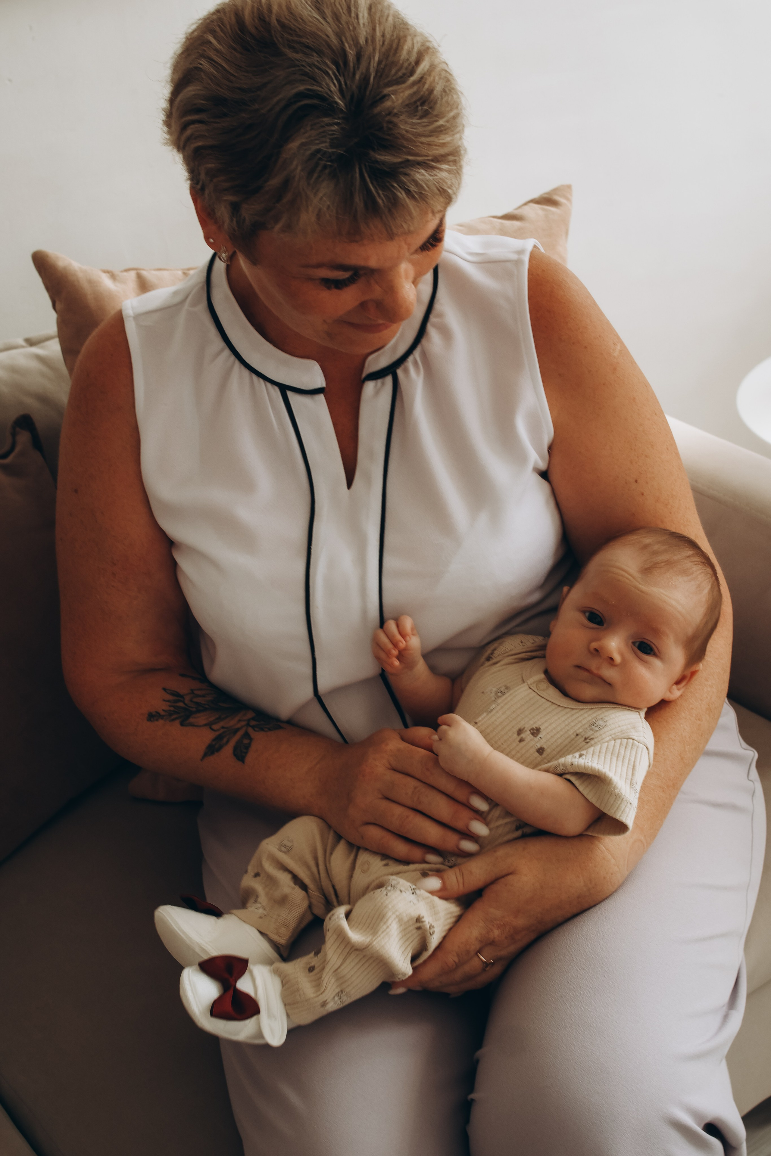 Бабушка и маленький Даниэль. Phbyadel.wfolio.pro