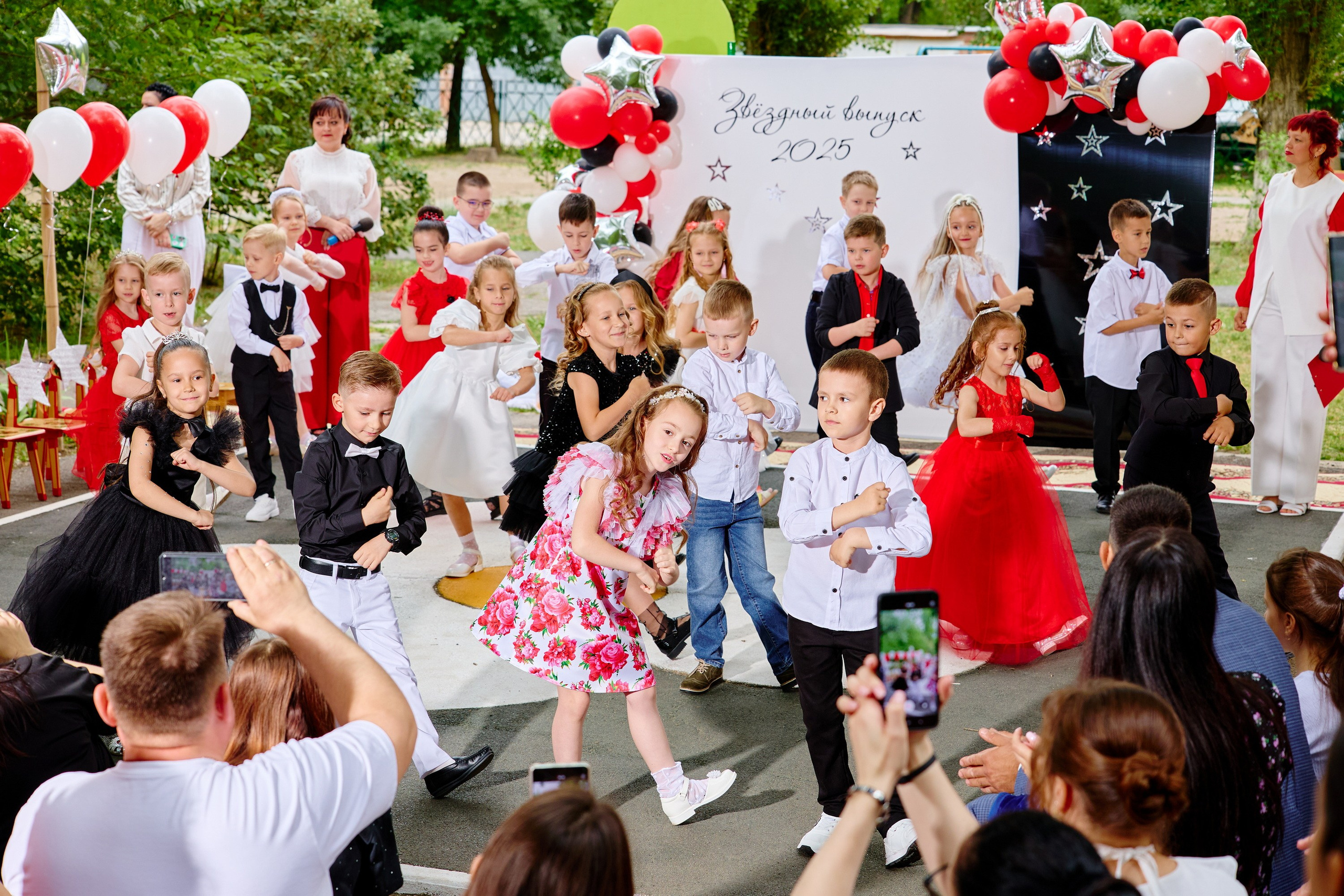 Выпускной 45 сад. Фотограф Выпускные альбомы Таганрог Сергей Коробченко