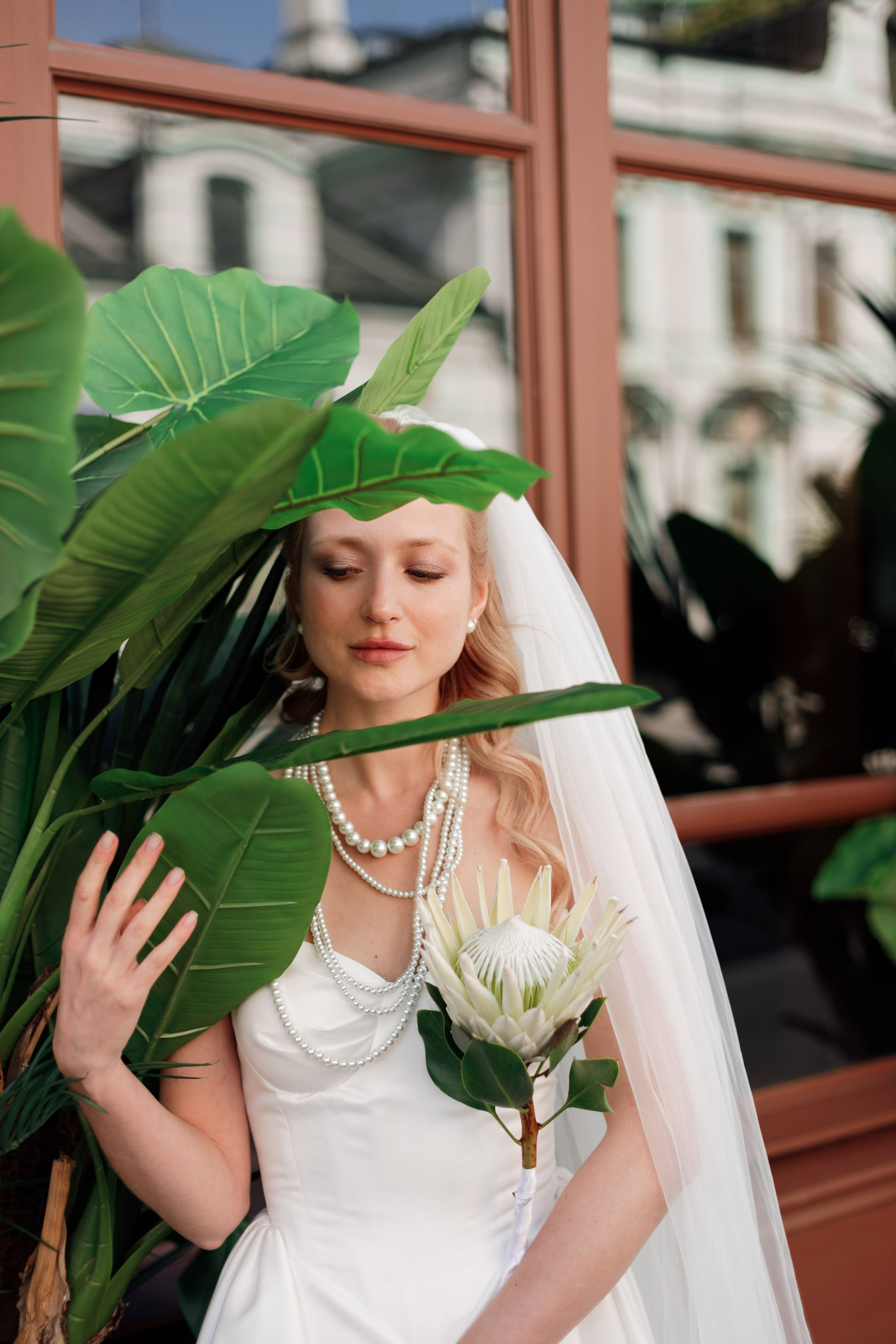 Свадебная фотосессия с автомобилем в центре Москвы, фотограф свадьбам Москва