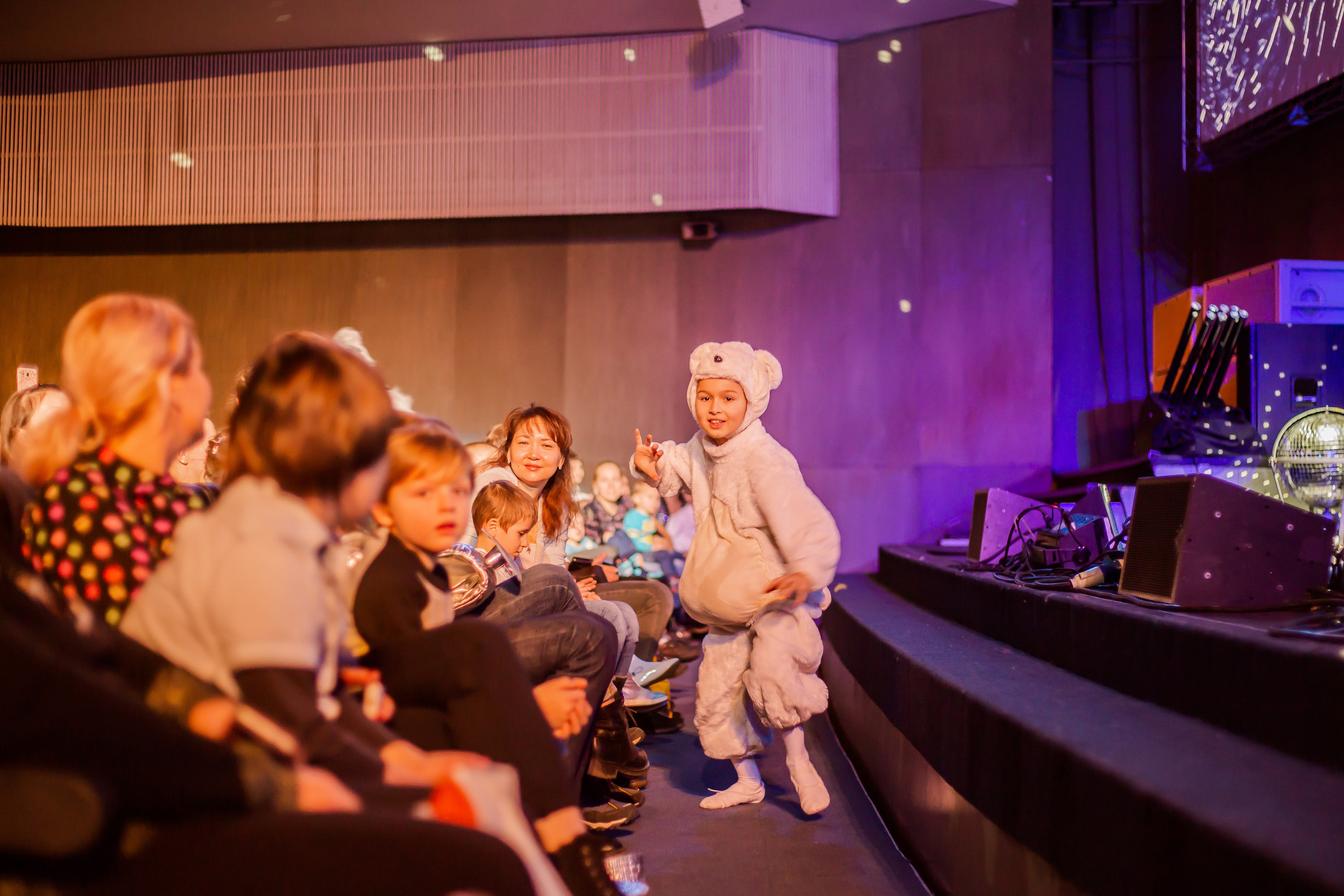 Репортаж — детская елка в БКЗ. Свадебный и семейный фотограф в Санкт-Петербурге Макеева Наталья